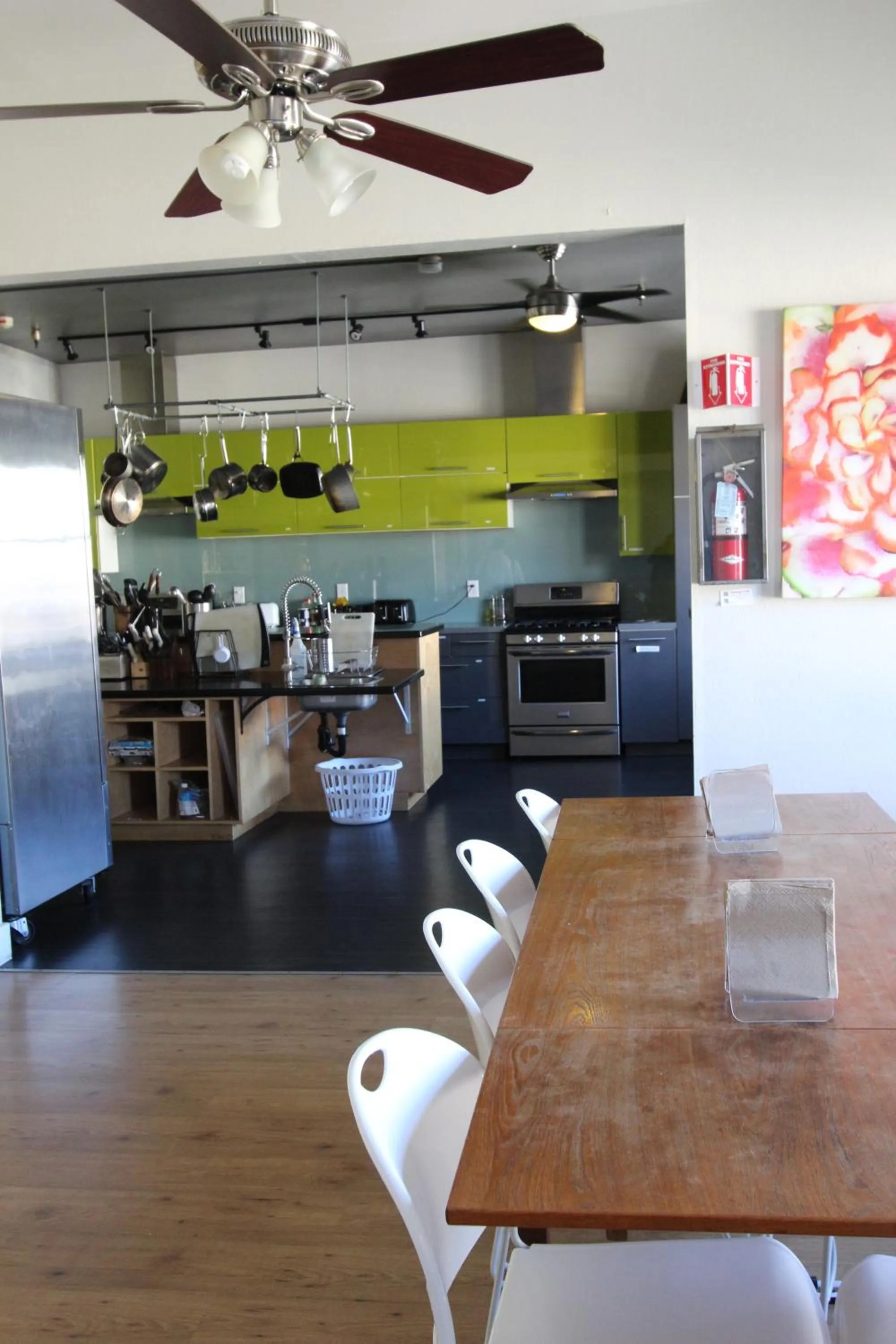 Kitchen or kitchenette in HI San Diego Downtown Hostel