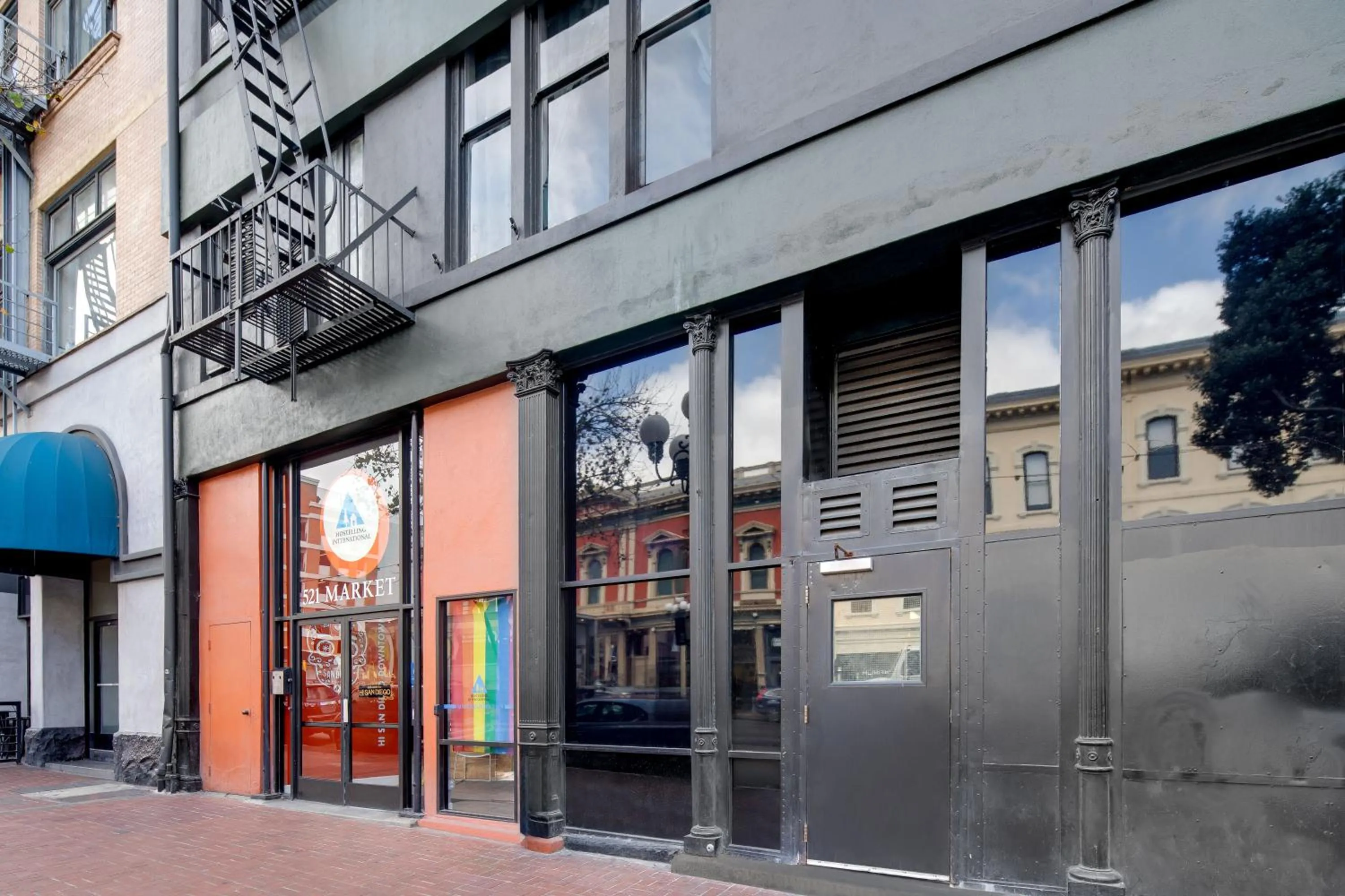 Property building in HI San Diego Downtown Hostel