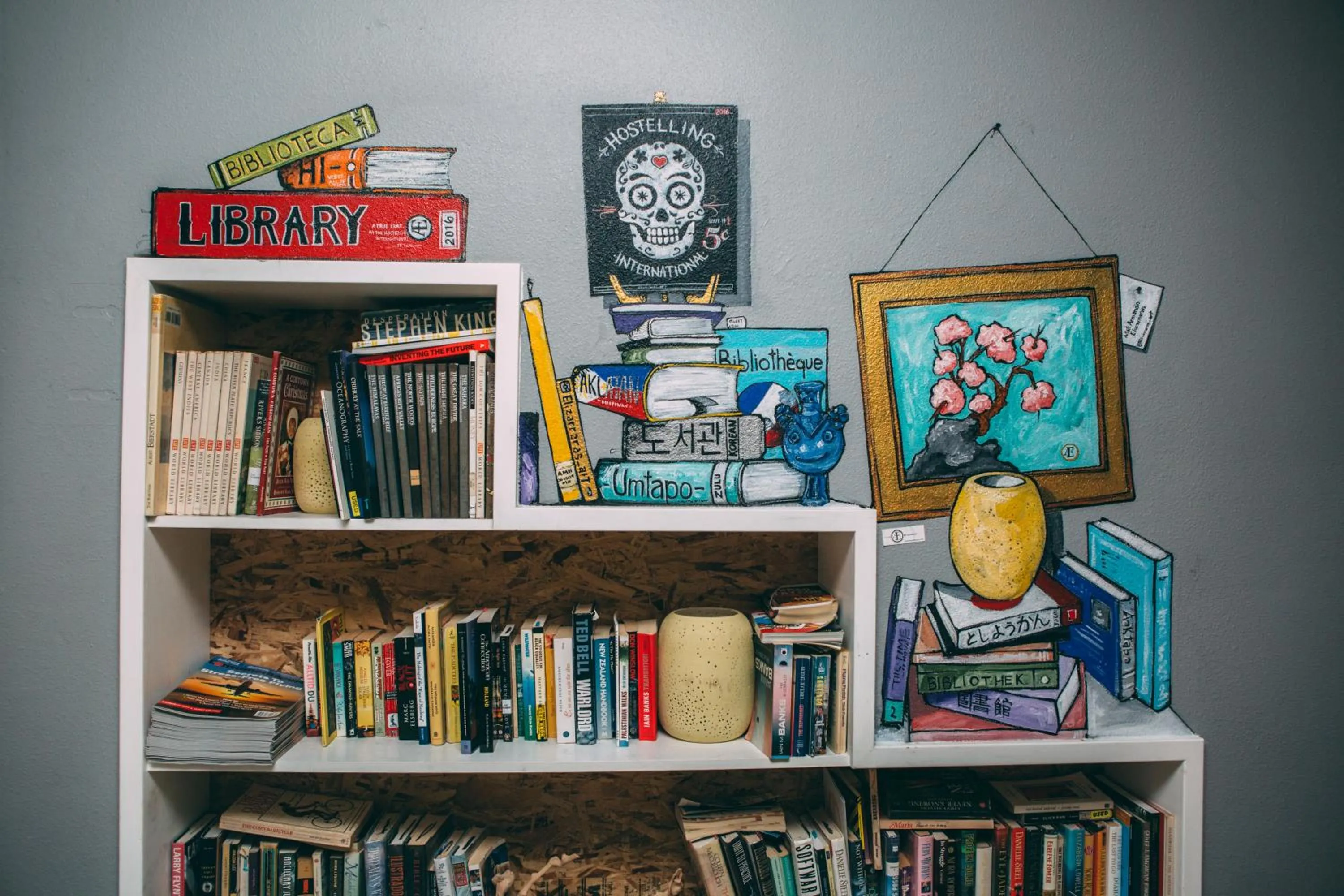 Library in HI San Diego Downtown Hostel