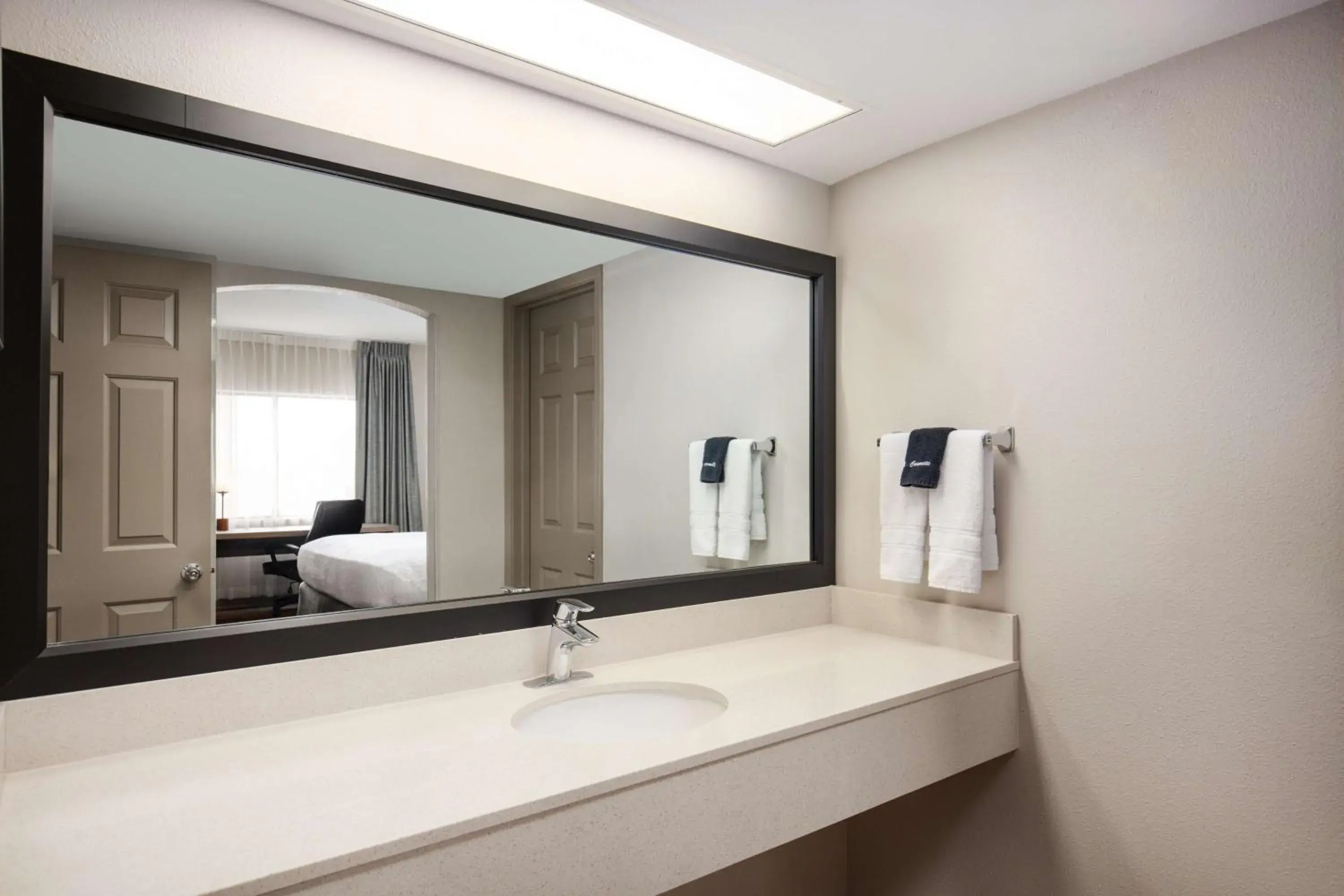 King Suite with Sofa Bed and Balcony - Kitchenette in Best Western Plus King's Inn and Suites King Suite with Sofa Bed and Balcony - Kitchenette in Best Western Plus King's Inn and Suites