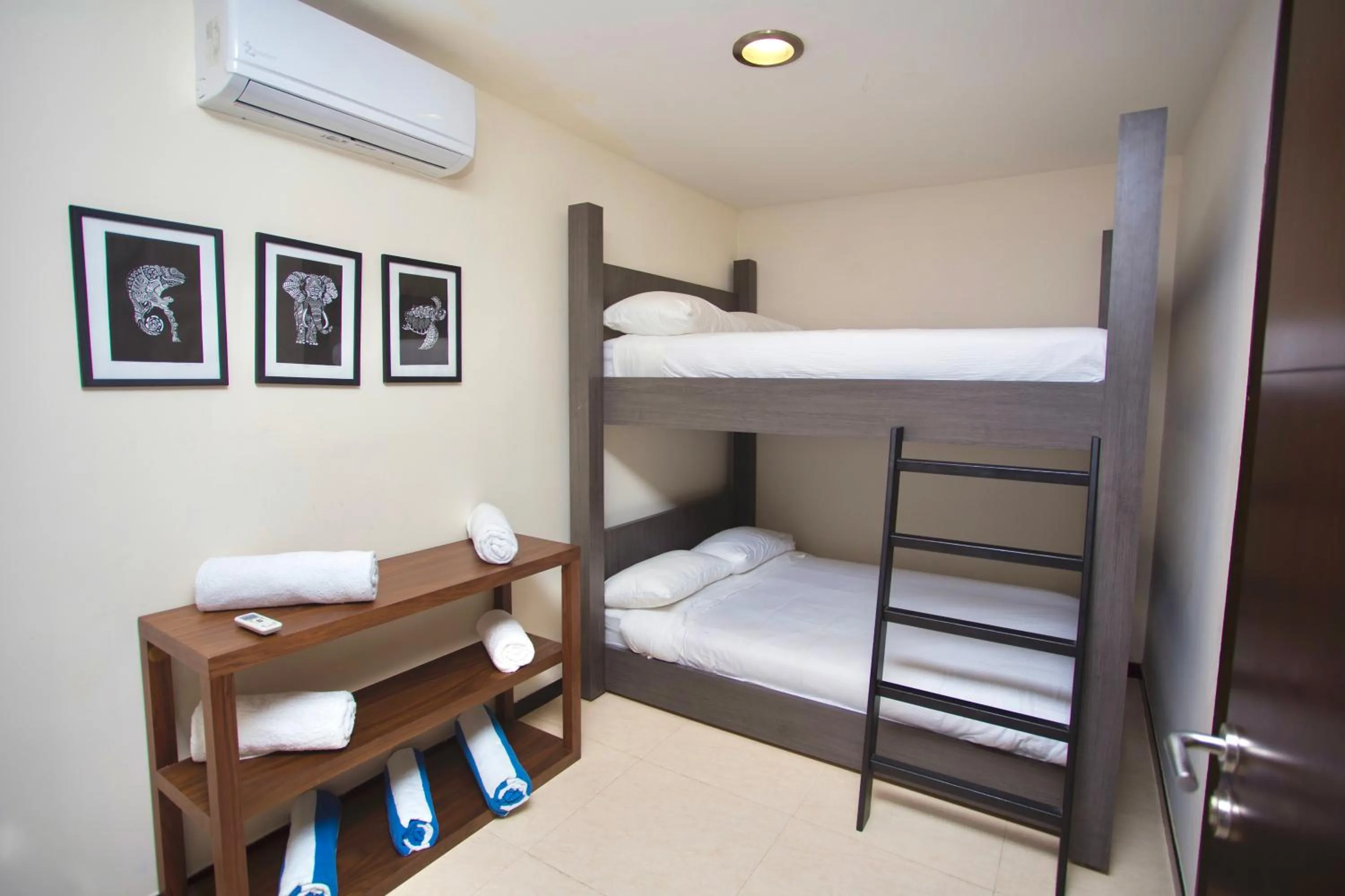 Bed in Apartment on the beach! Infinity pool