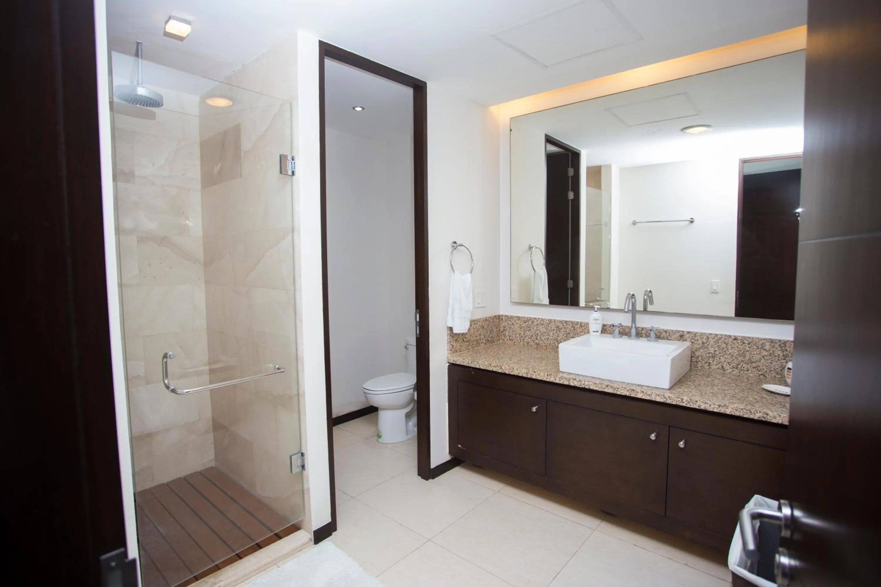 Shower in Apartment on the beach! Infinity pool