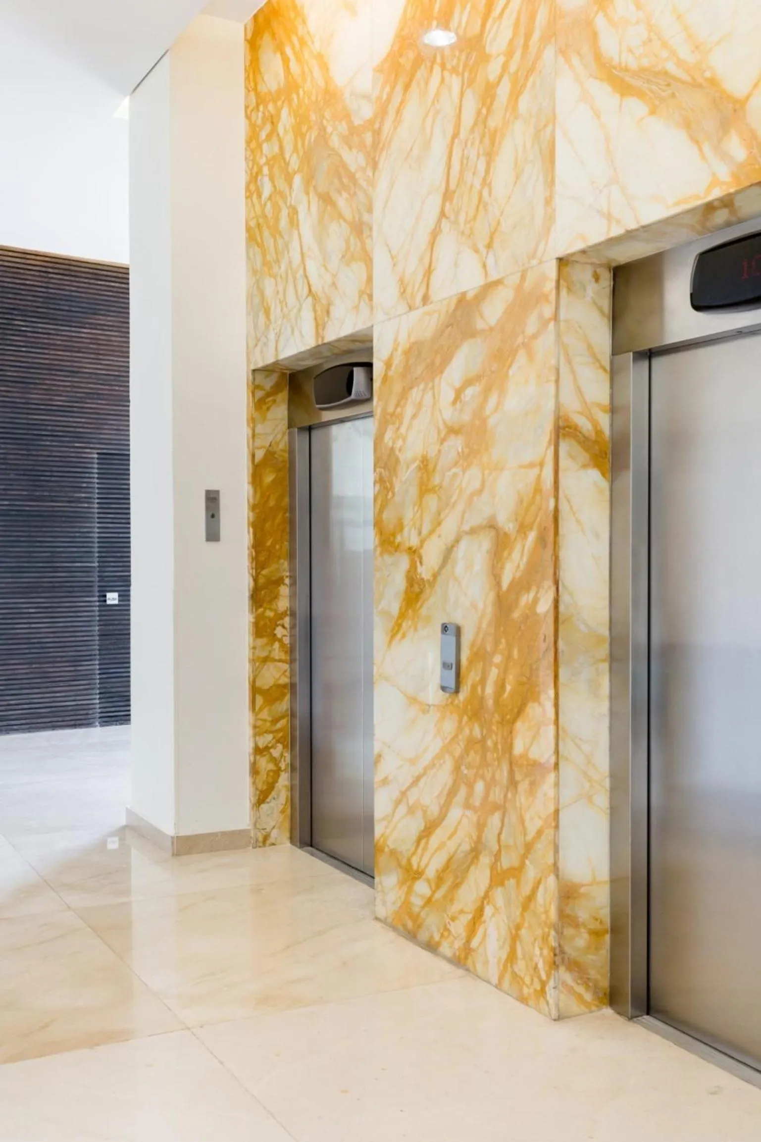 elevator in Apartment on the beach! Infinity pool