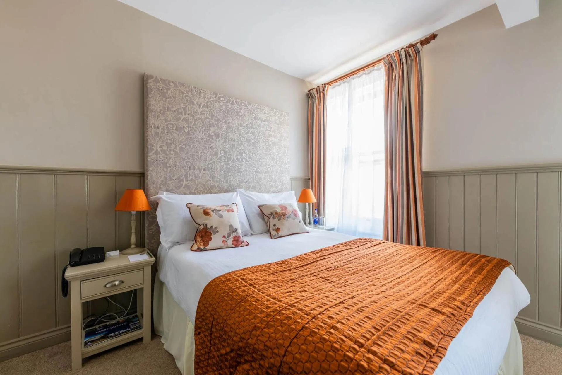 Bed in The White Hart Hotel