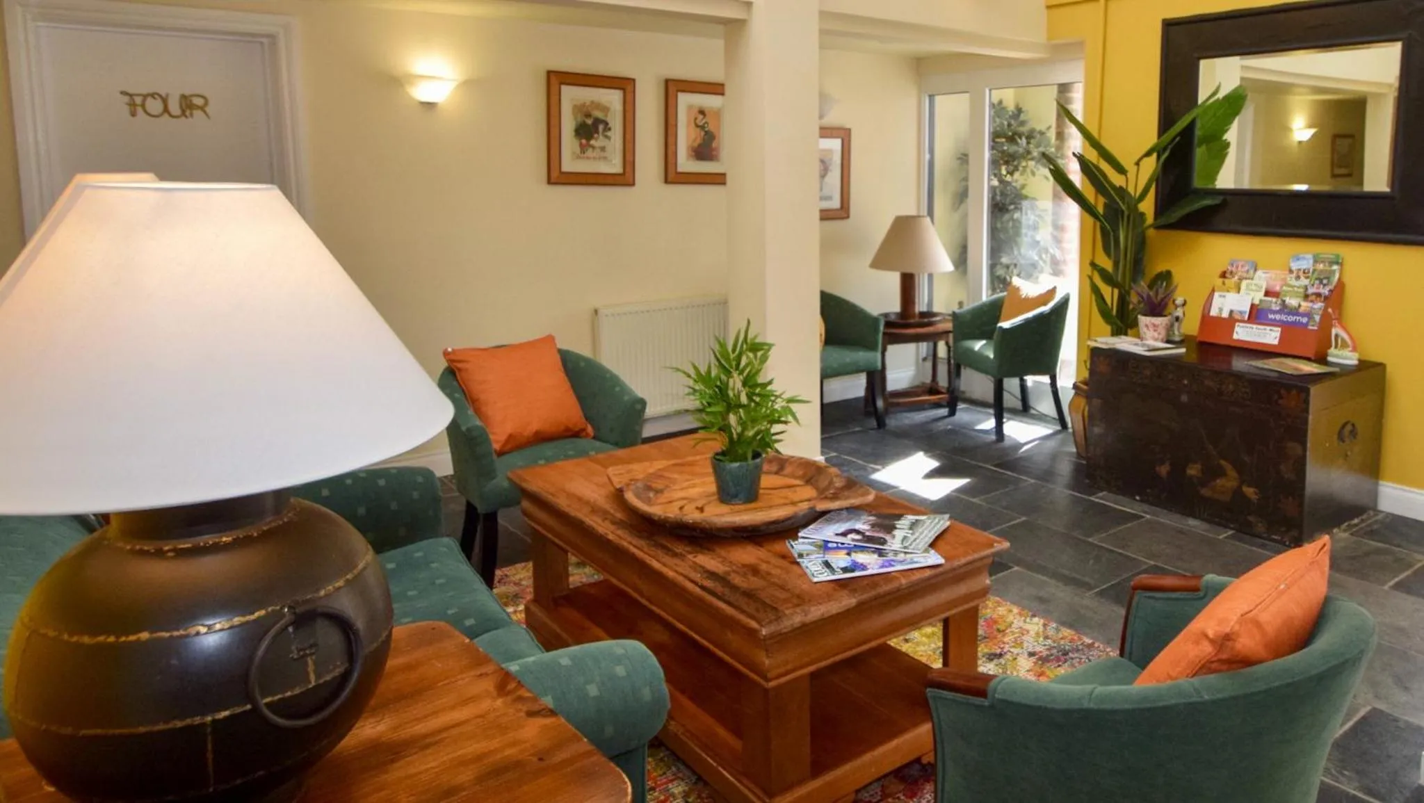 Communal lounge/ TV room in The White Hart Hotel