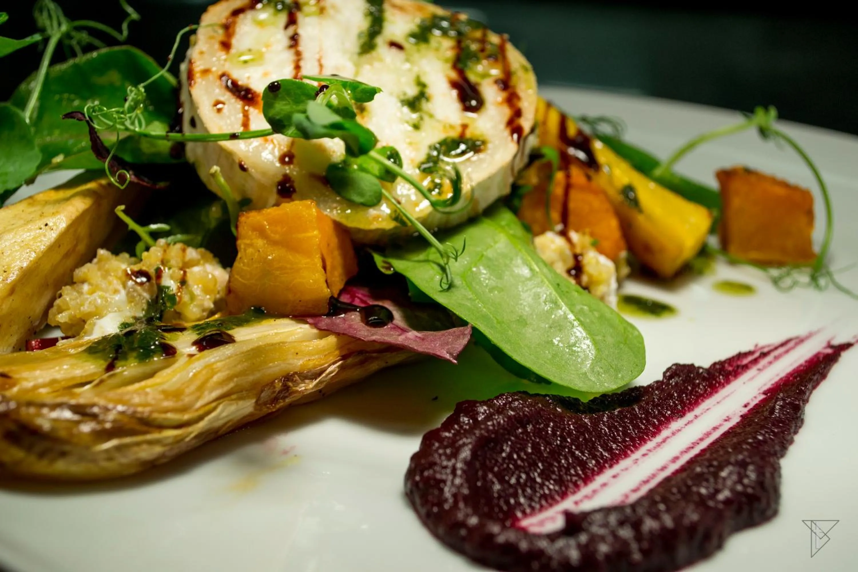 Restaurant/places to eat in The White Hart Hotel