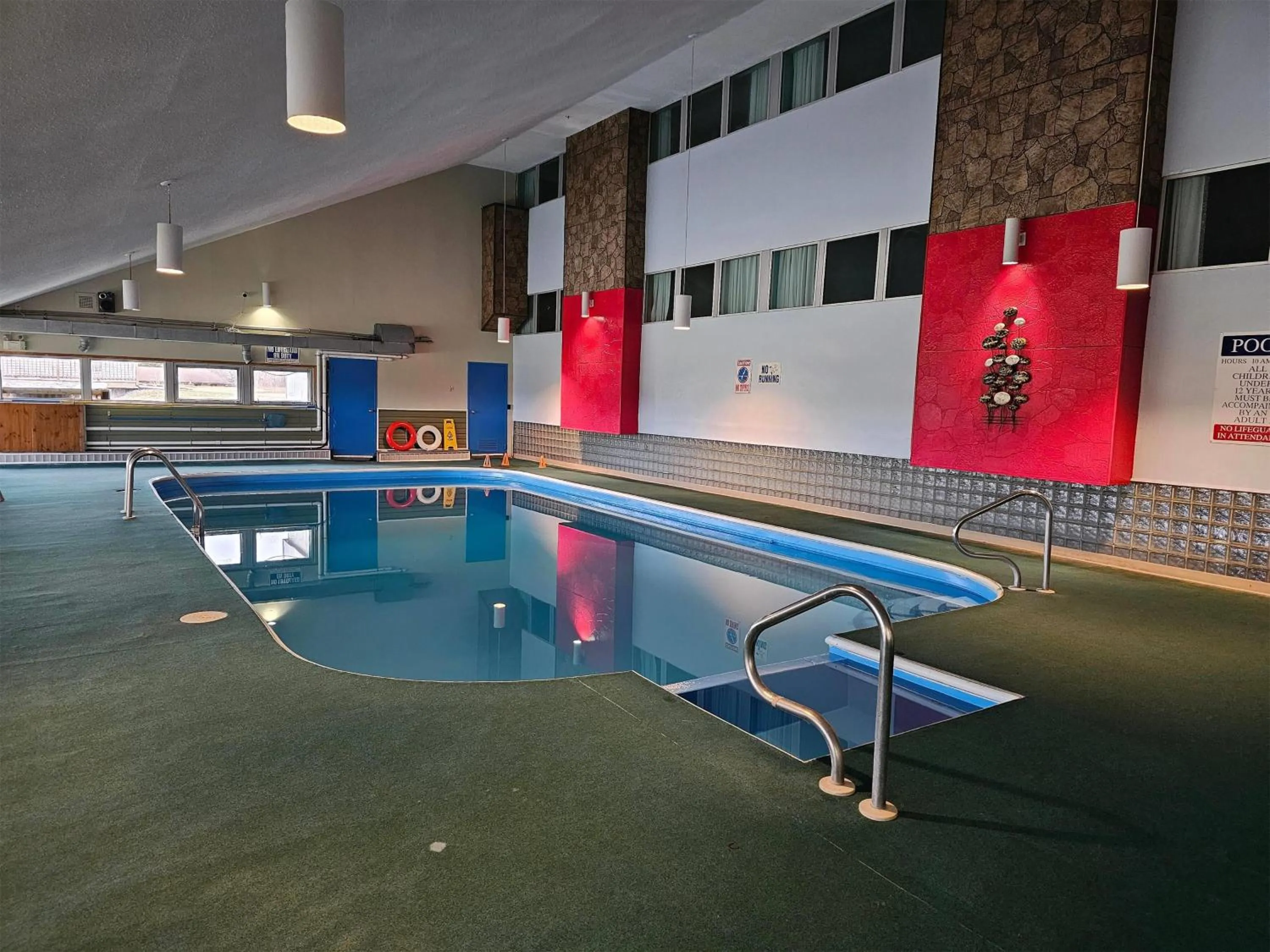 Pool view in Howard Johnson by Wyndham Woodstock NB