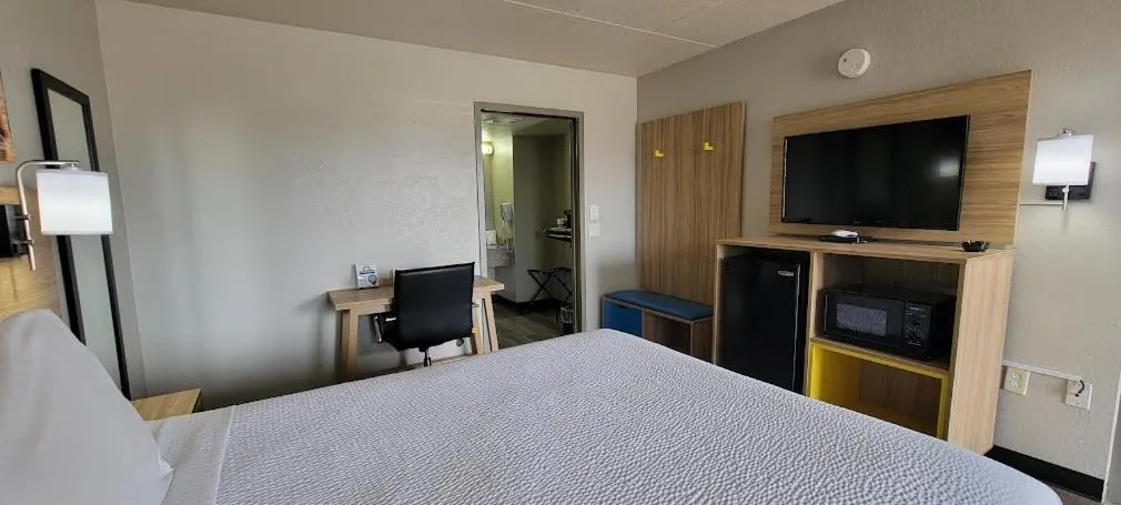 Bed in Days Inn by Wyndham Conway