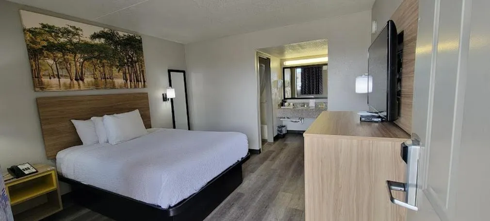 Bed in Days Inn by Wyndham Conway