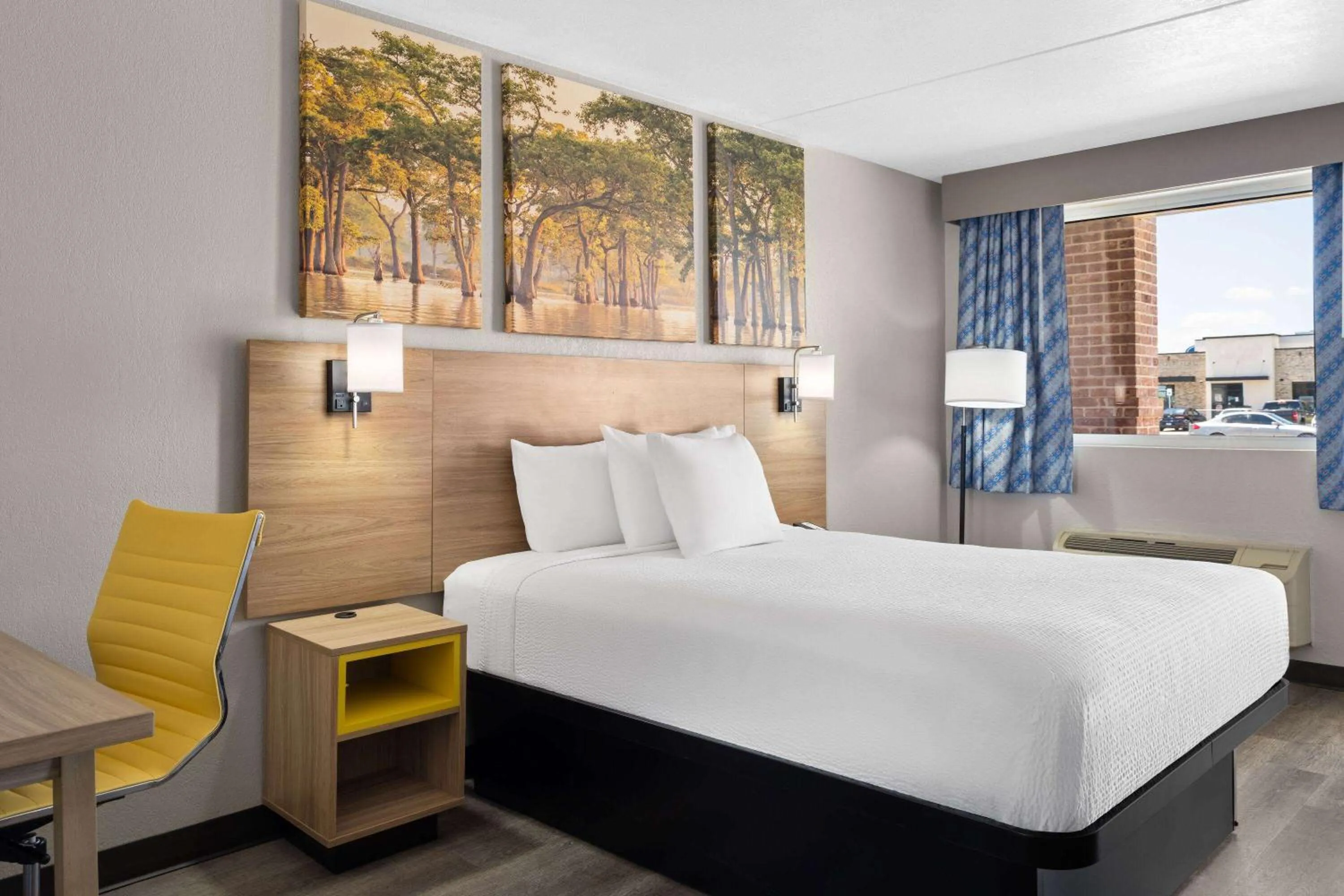 Photo of the whole room, Bed in Days Inn by Wyndham Conway