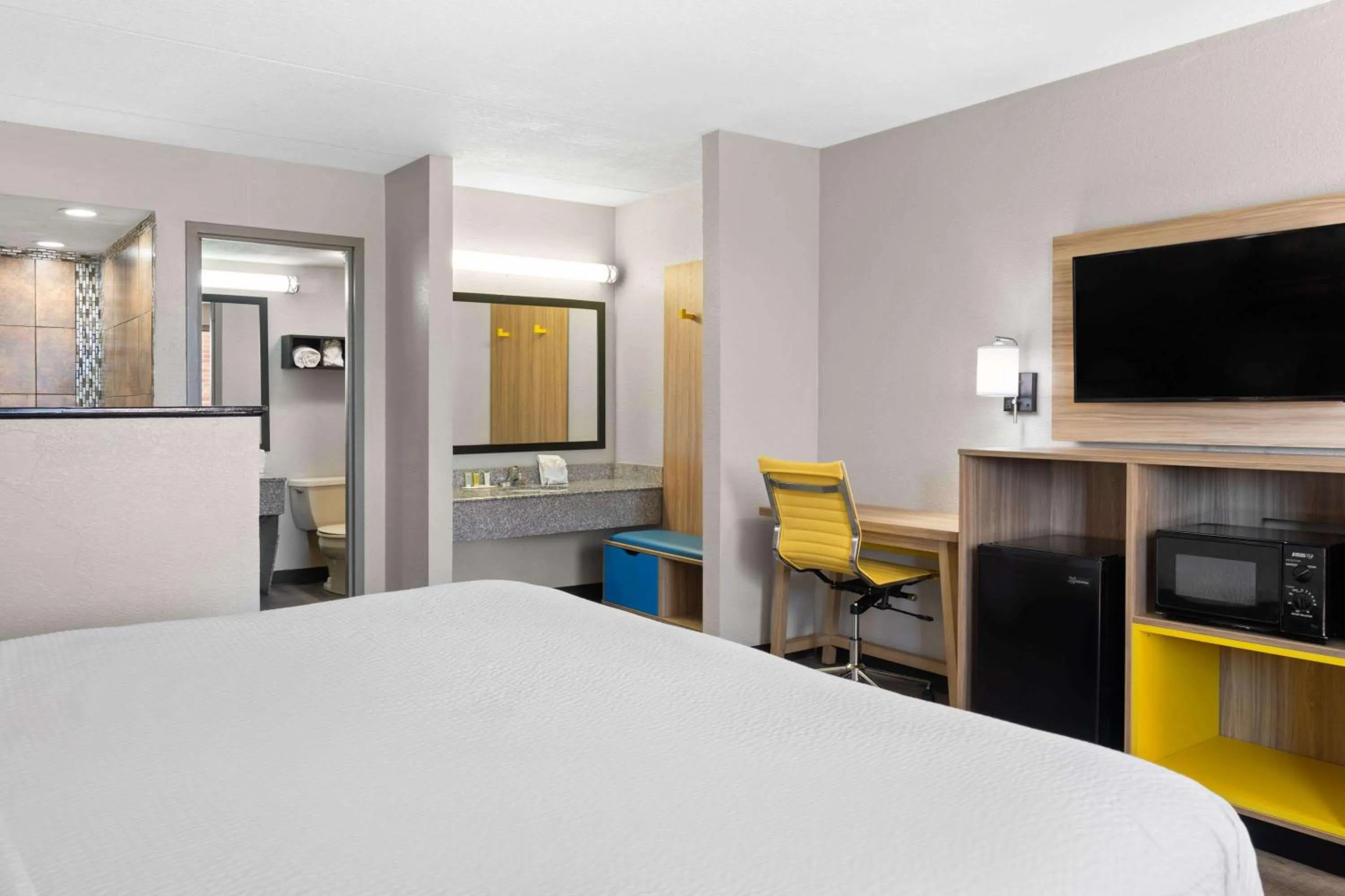 King Suite - Smoking in Days Inn by Wyndham Conway