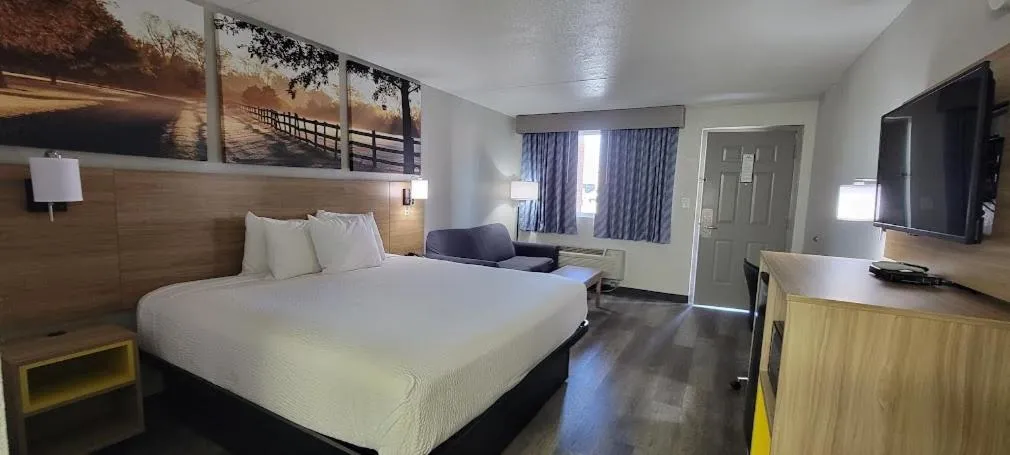 Bed in Days Inn by Wyndham Conway