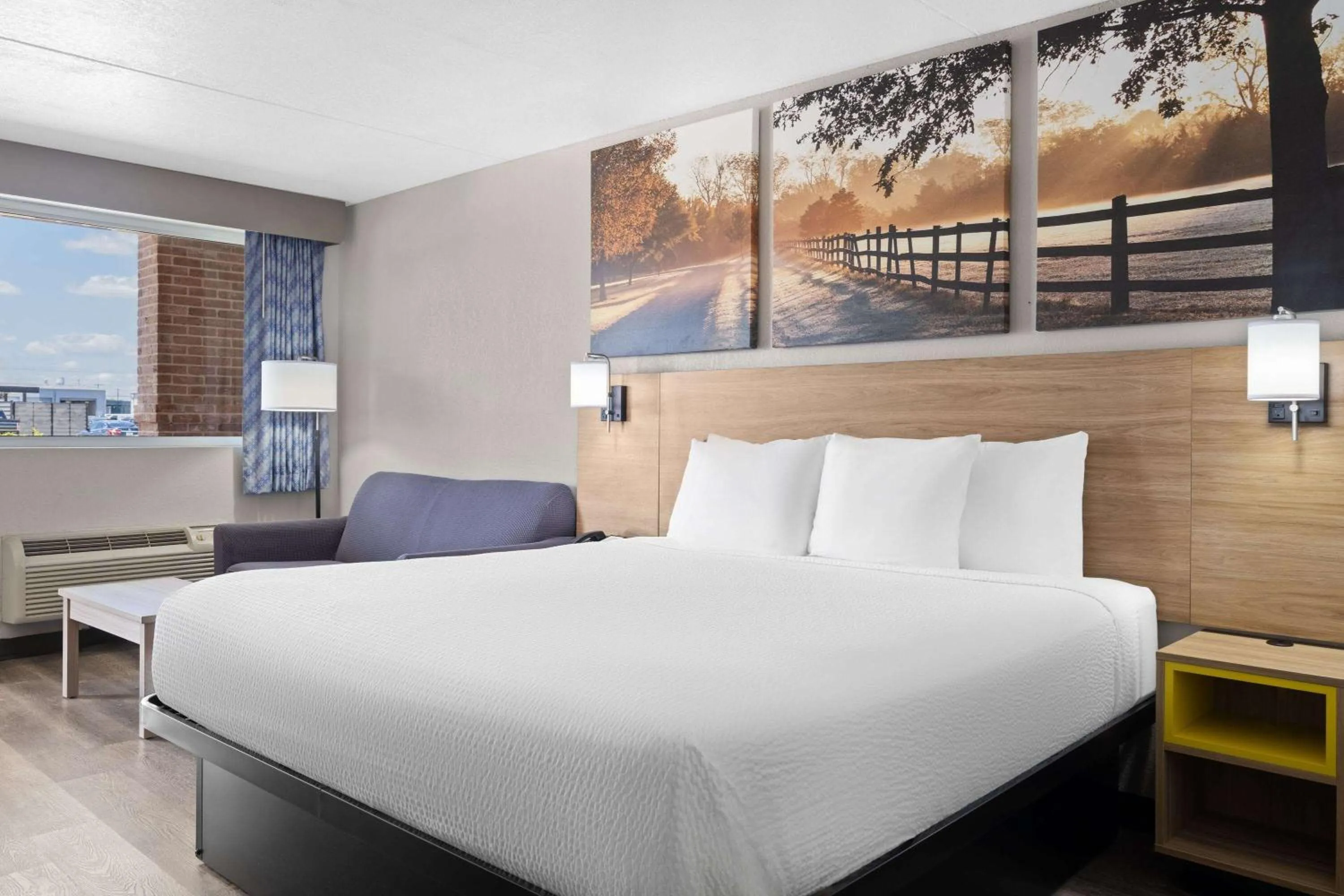 Photo of the whole room, Bed in Days Inn by Wyndham Conway