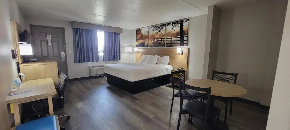 Bed in Days Inn by Wyndham Conway