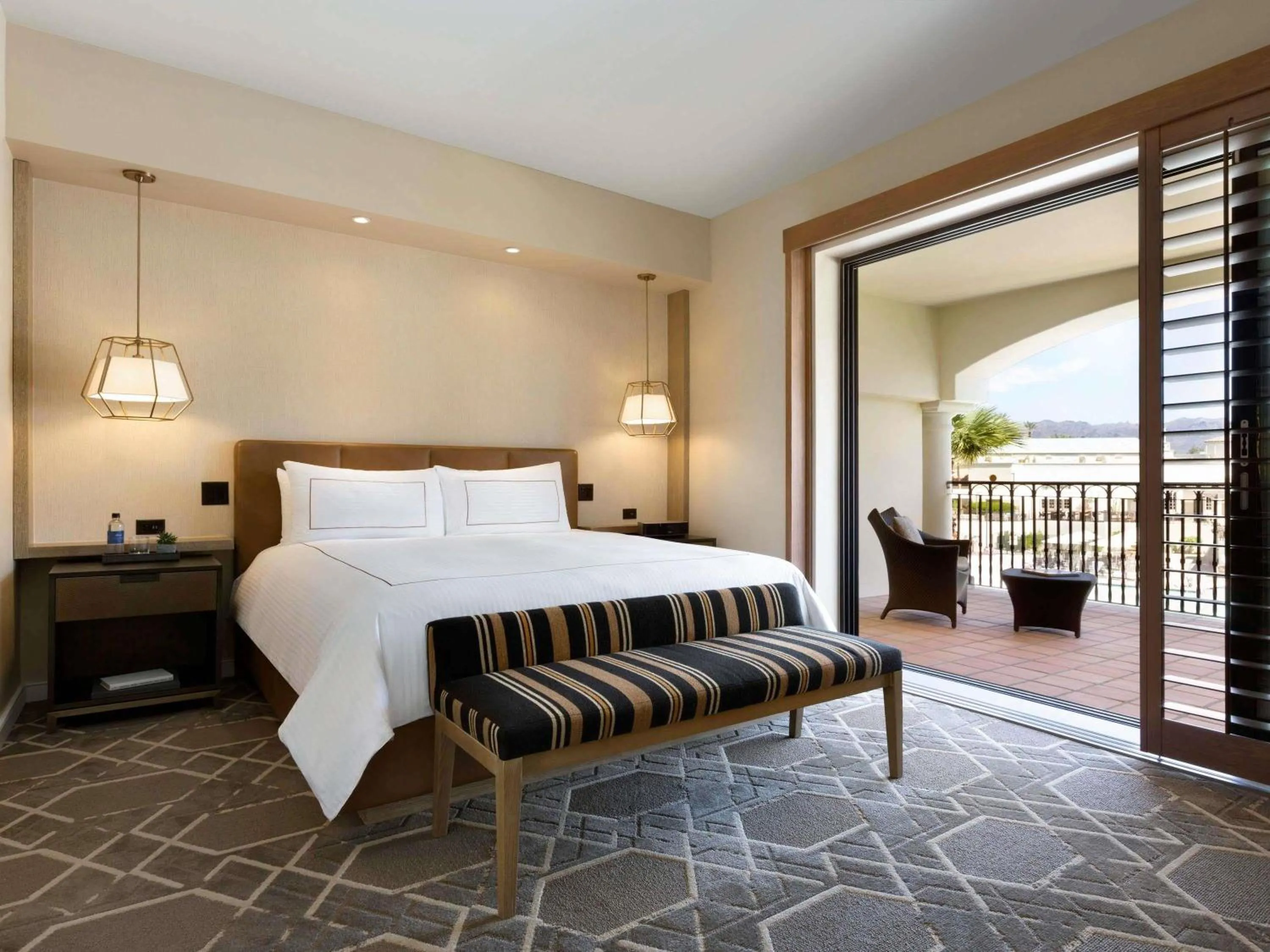 Bedroom, Bed in Fairmont Scottsdale Princess