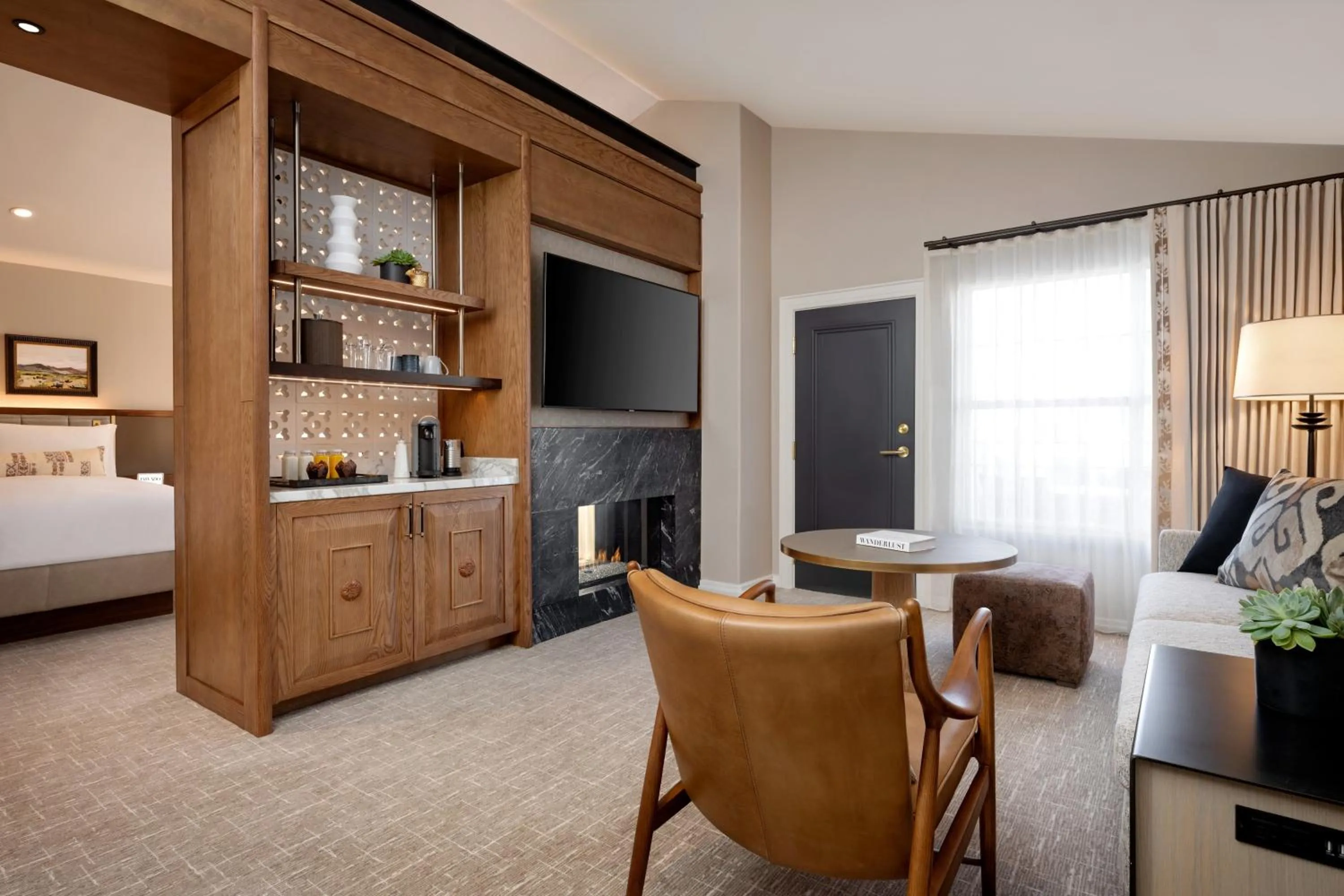 Communal lounge/ TV room, Bed in Fairmont Scottsdale Princess