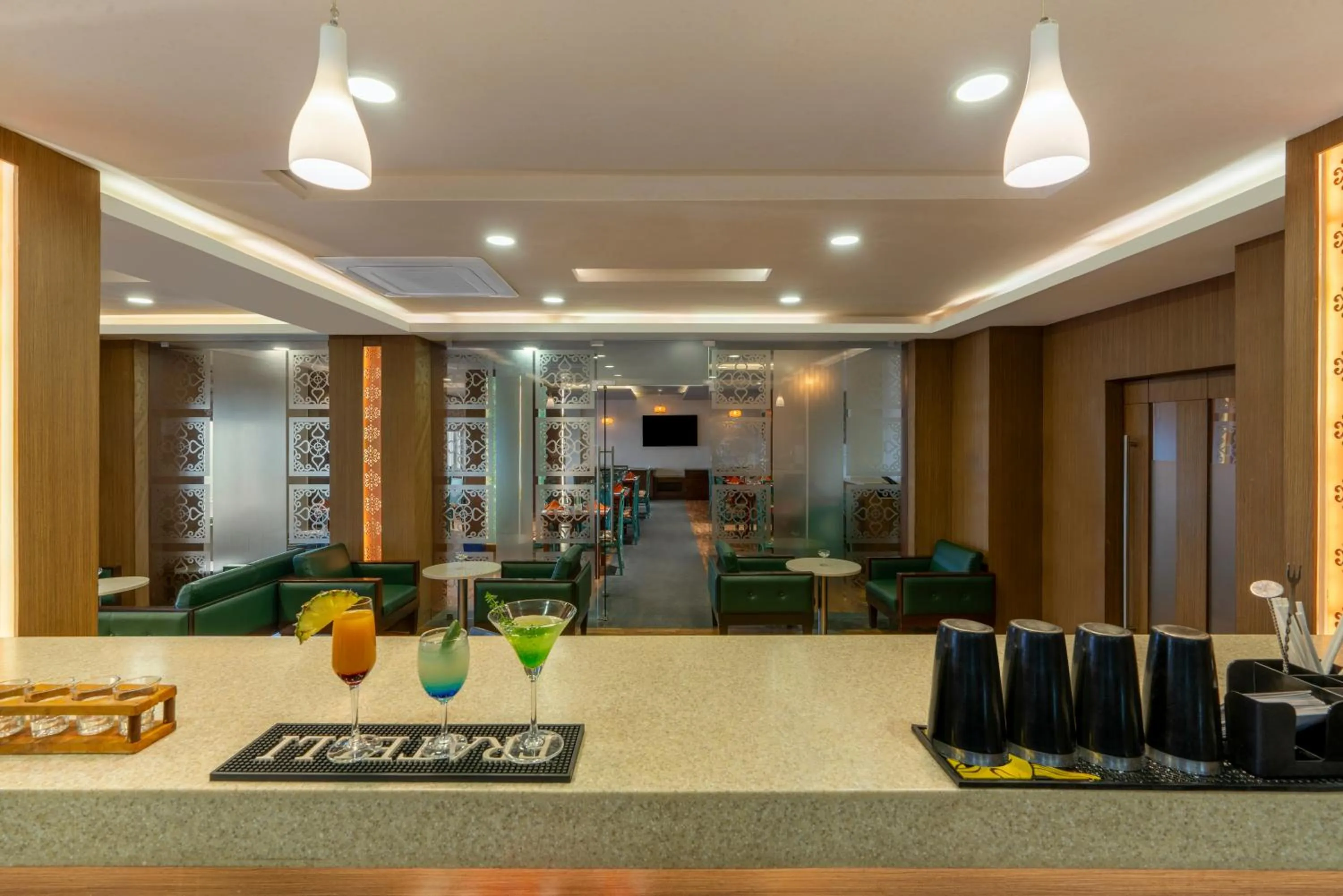 Lounge or bar in Sterling Ooty Elk Hill