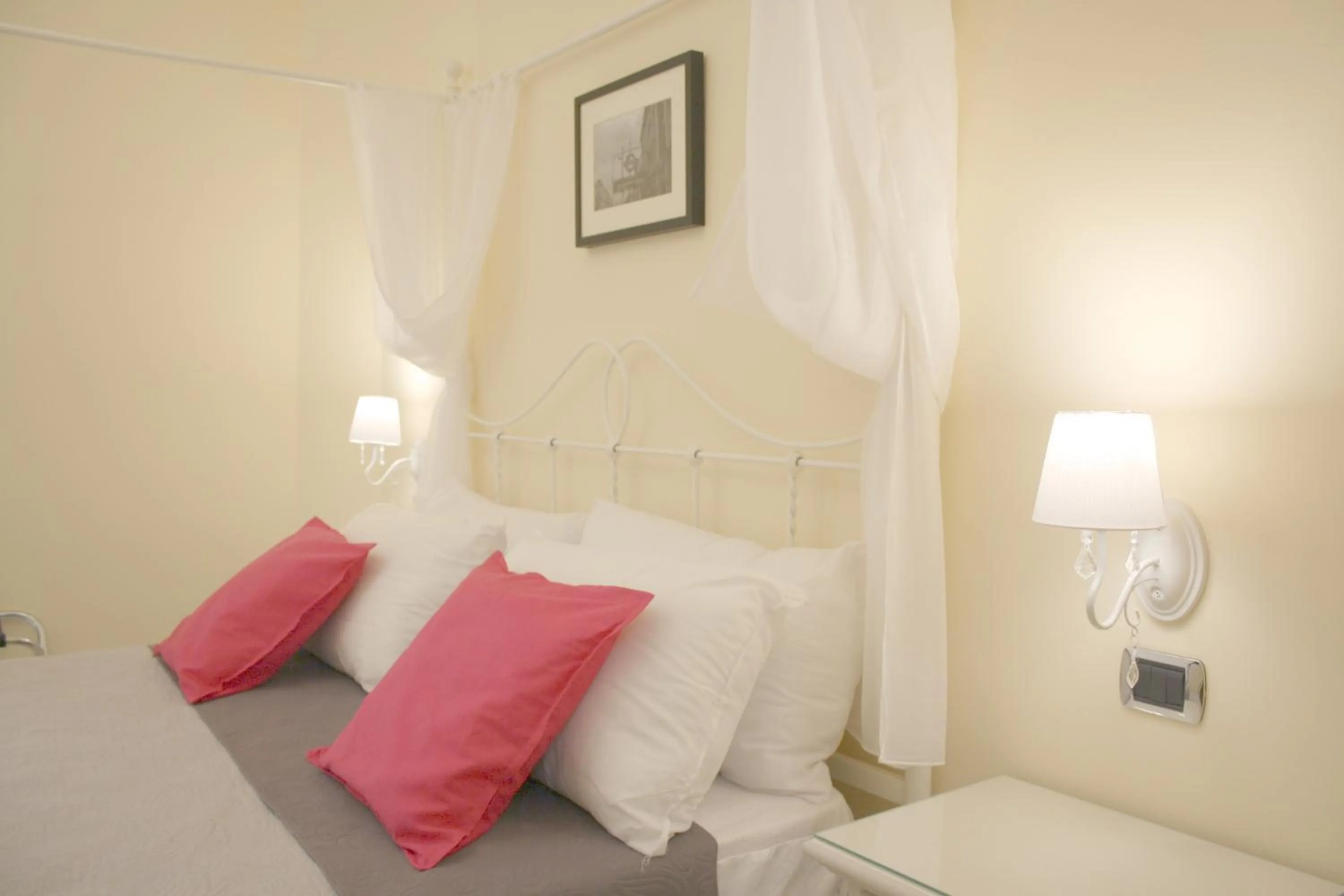 Bed in City life Pompeii