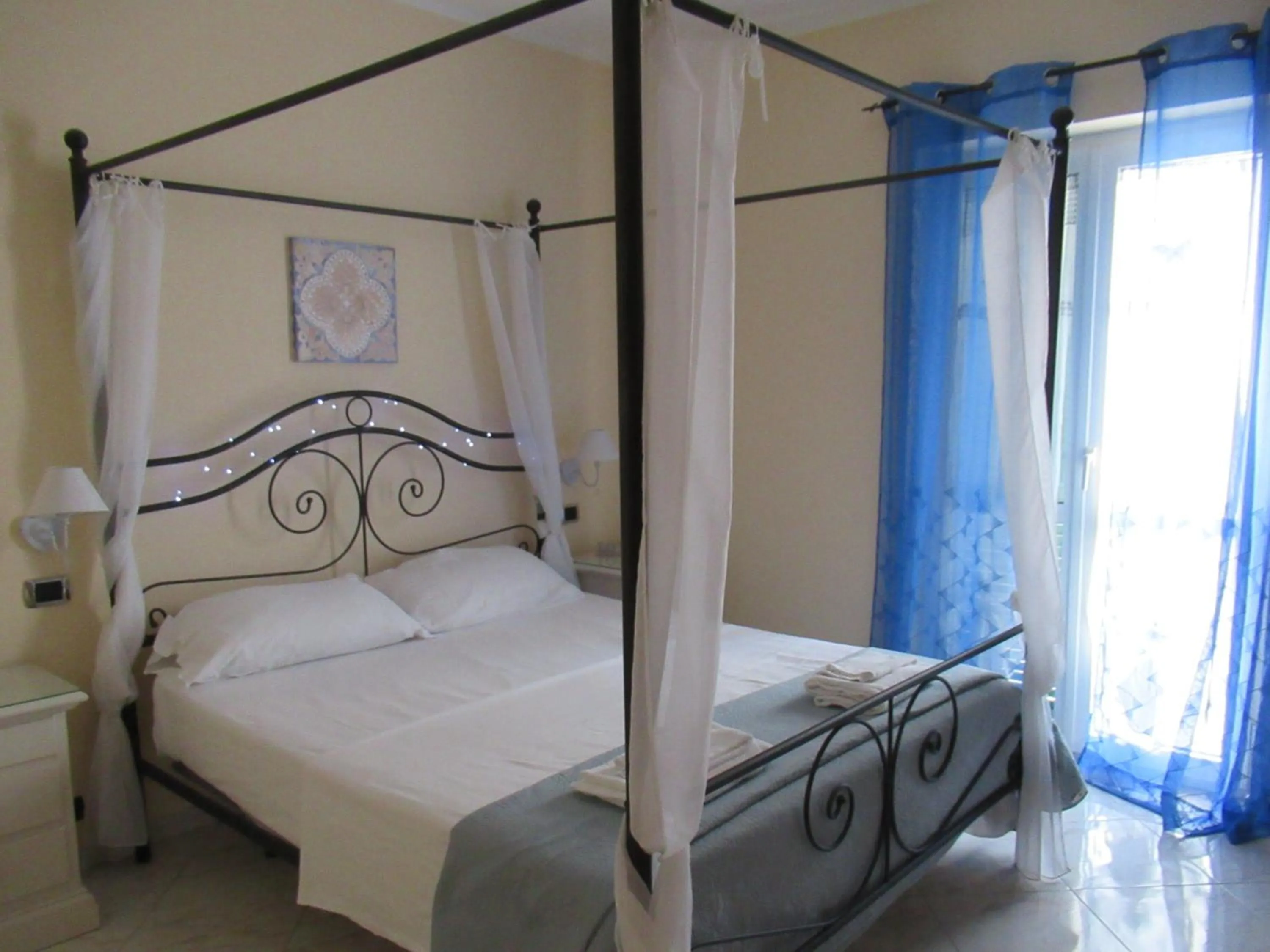 Bed in City life Pompeii