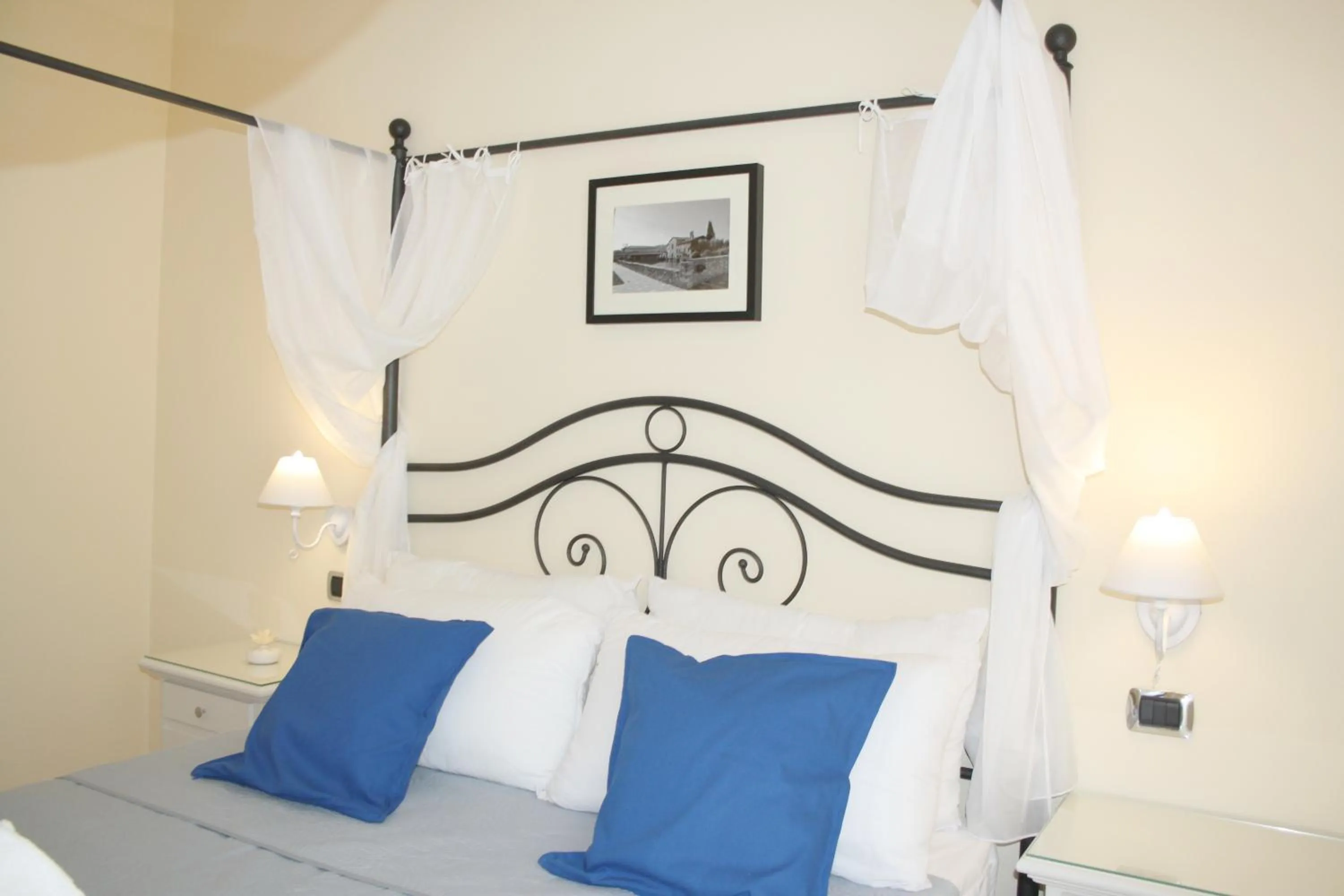 Bed in City life Pompeii