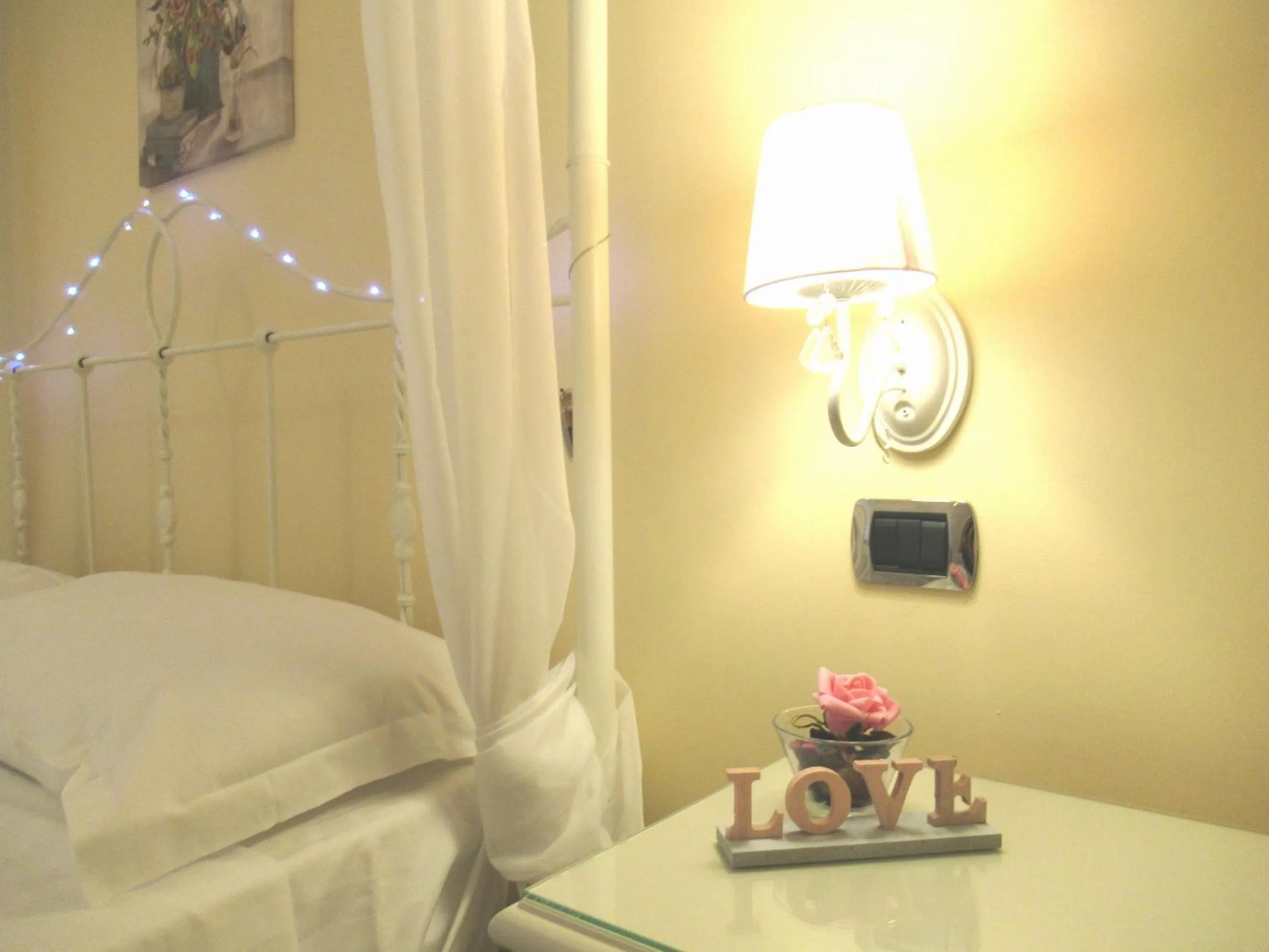 Bed in City life Pompeii