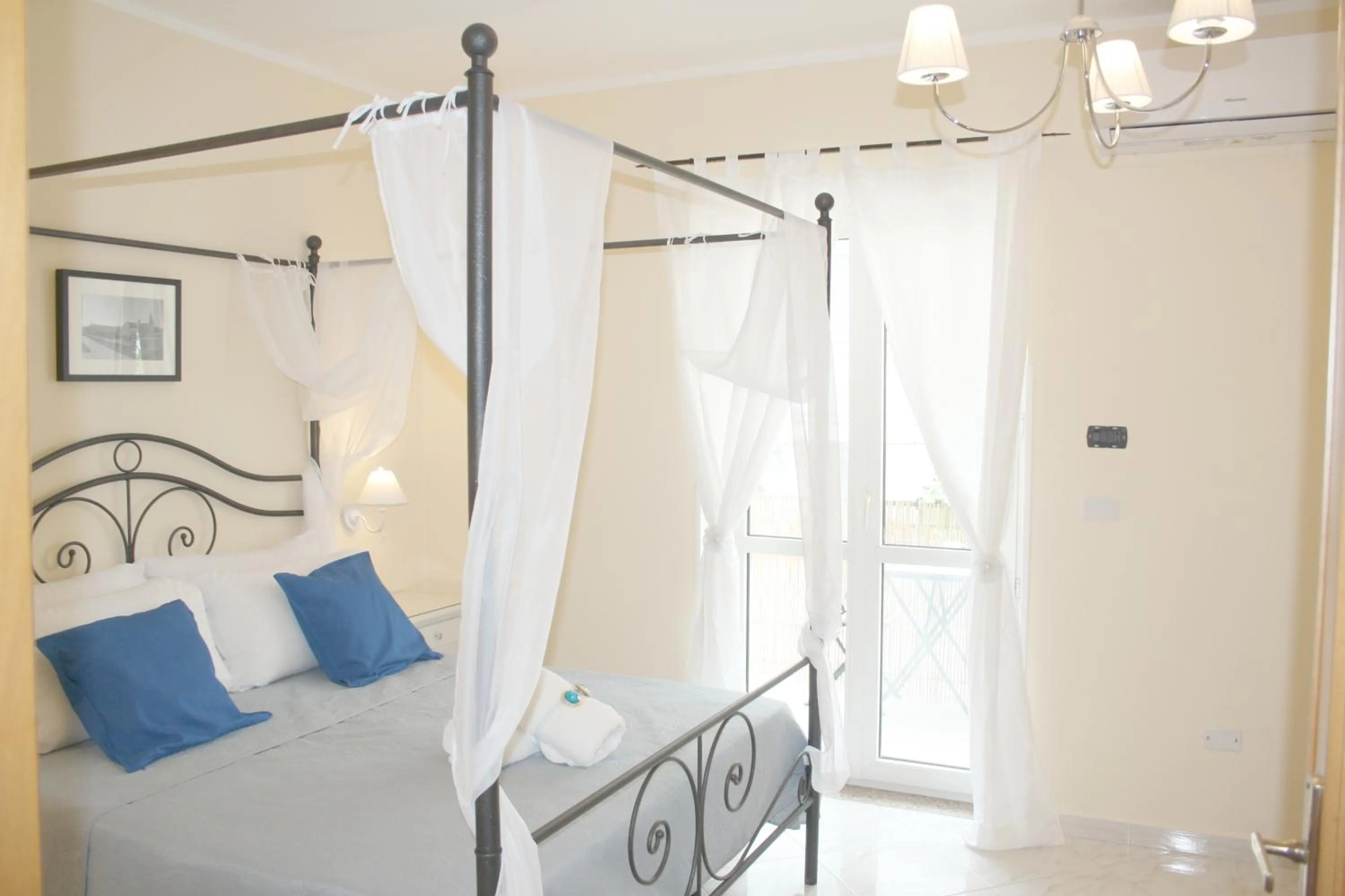 Bed in City life Pompeii