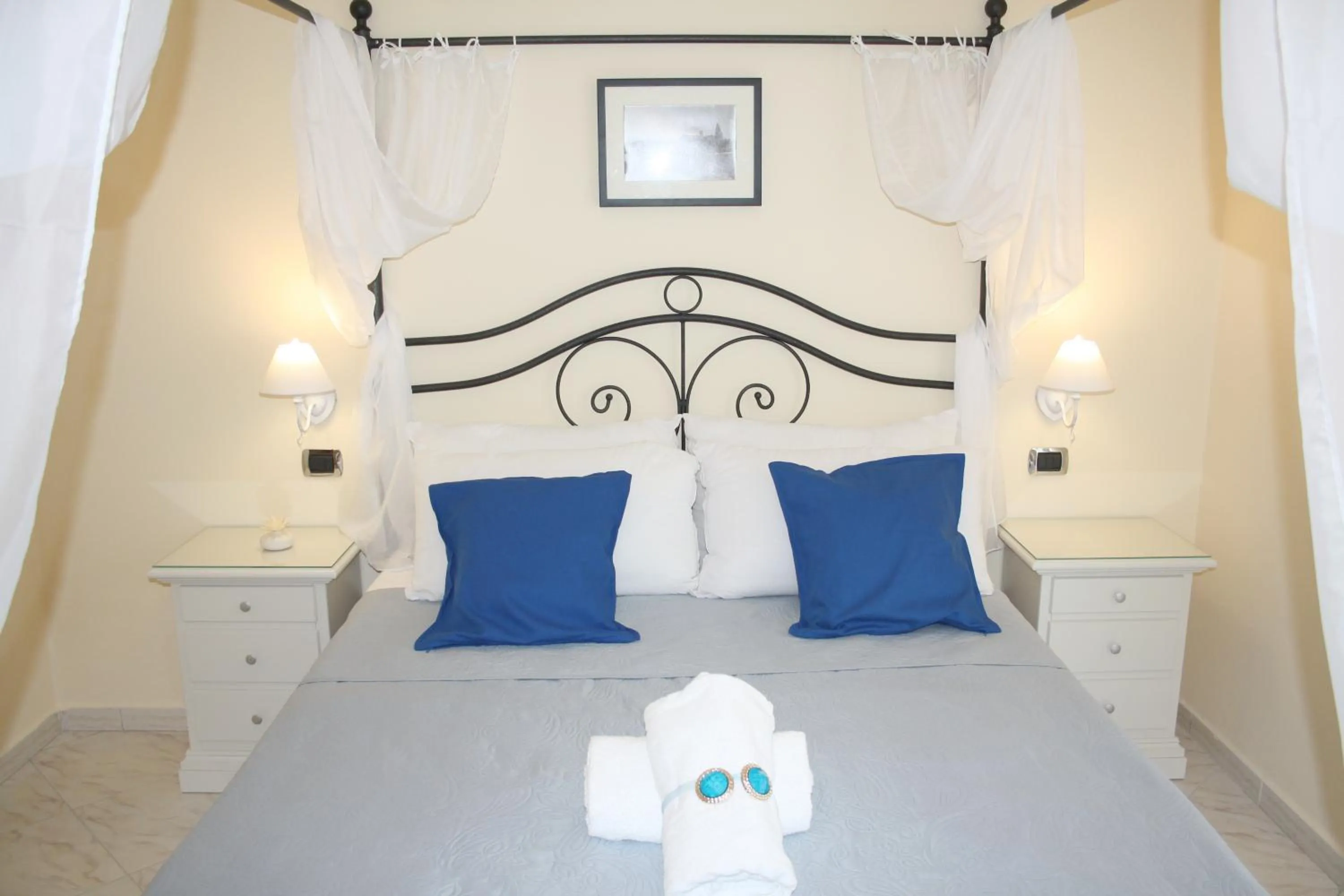 Bed in City life Pompeii