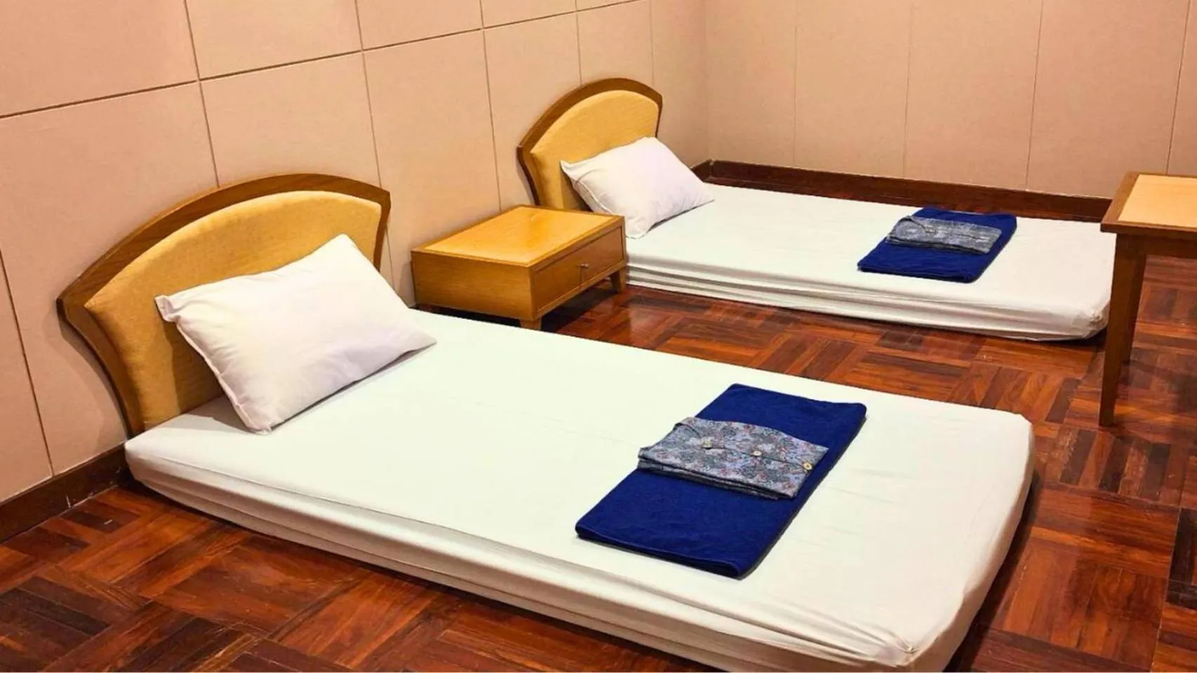 Massage, Bed in Diamond Plaza Hotel