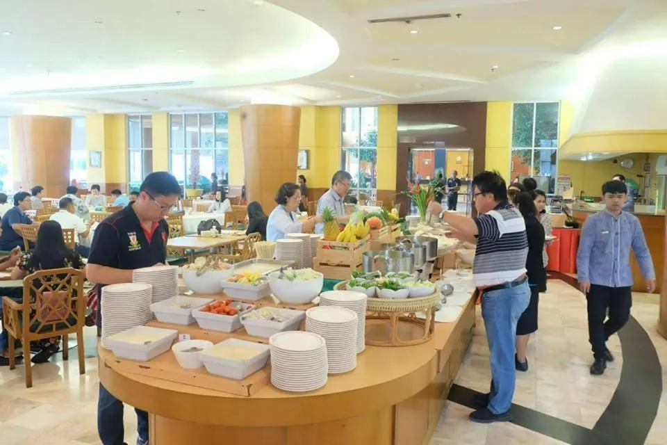 Restaurant/places to eat in Diamond Plaza Hotel