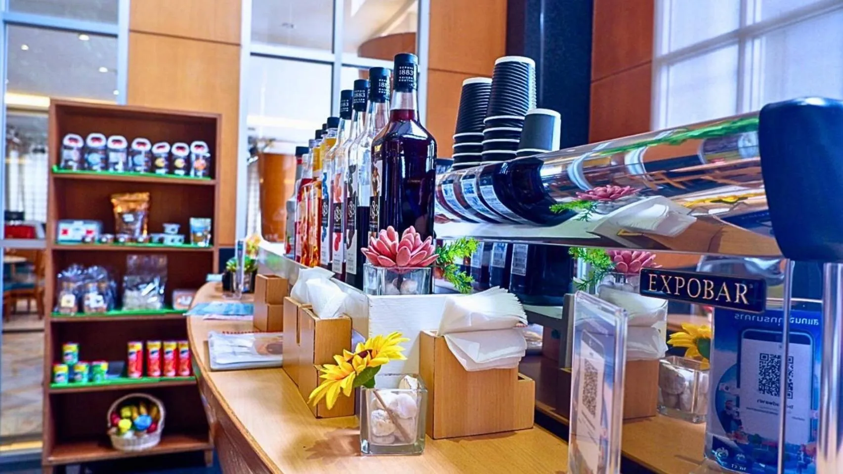 On-site shops in Diamond Plaza Hotel