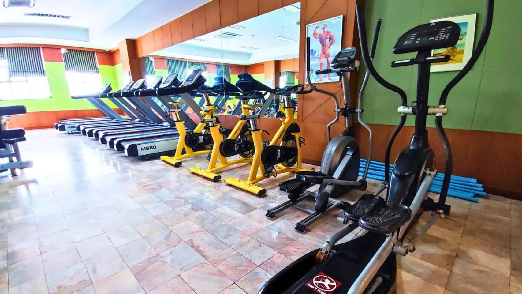 Fitness centre/facilities in Diamond Plaza Hotel