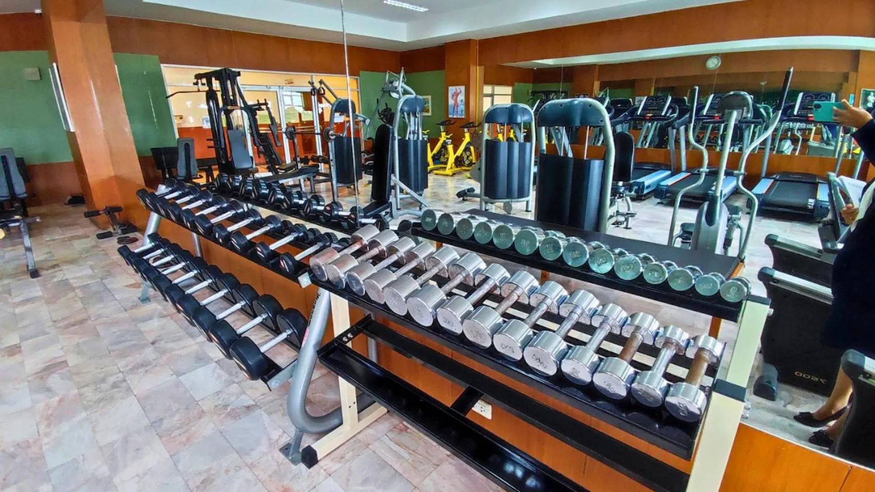 Fitness centre/facilities in Diamond Plaza Hotel