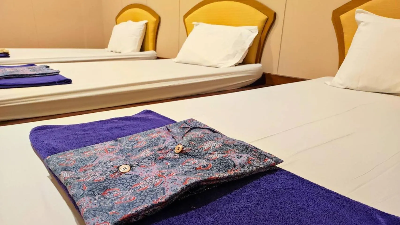 Massage, Bed in Diamond Plaza Hotel