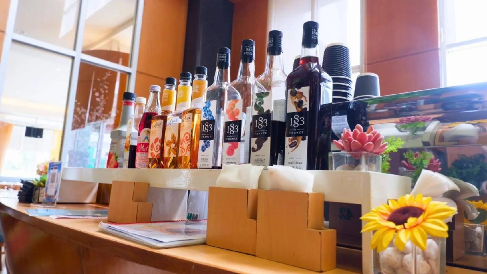 On-site shops in Diamond Plaza Hotel