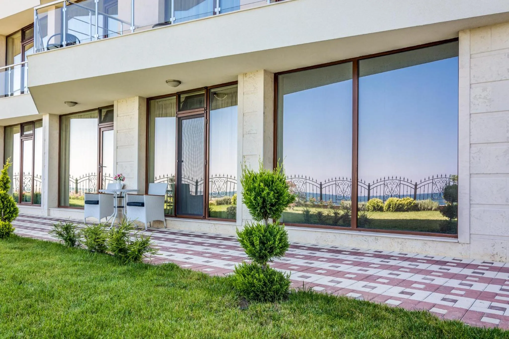 Garden in Apartcomplex Golden Bay