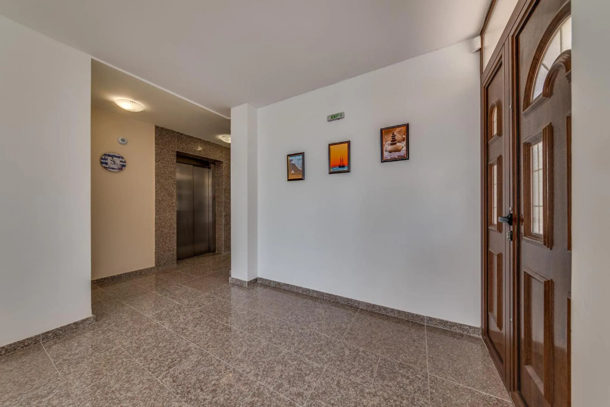 Lobby or reception in Apartcomplex Golden Bay