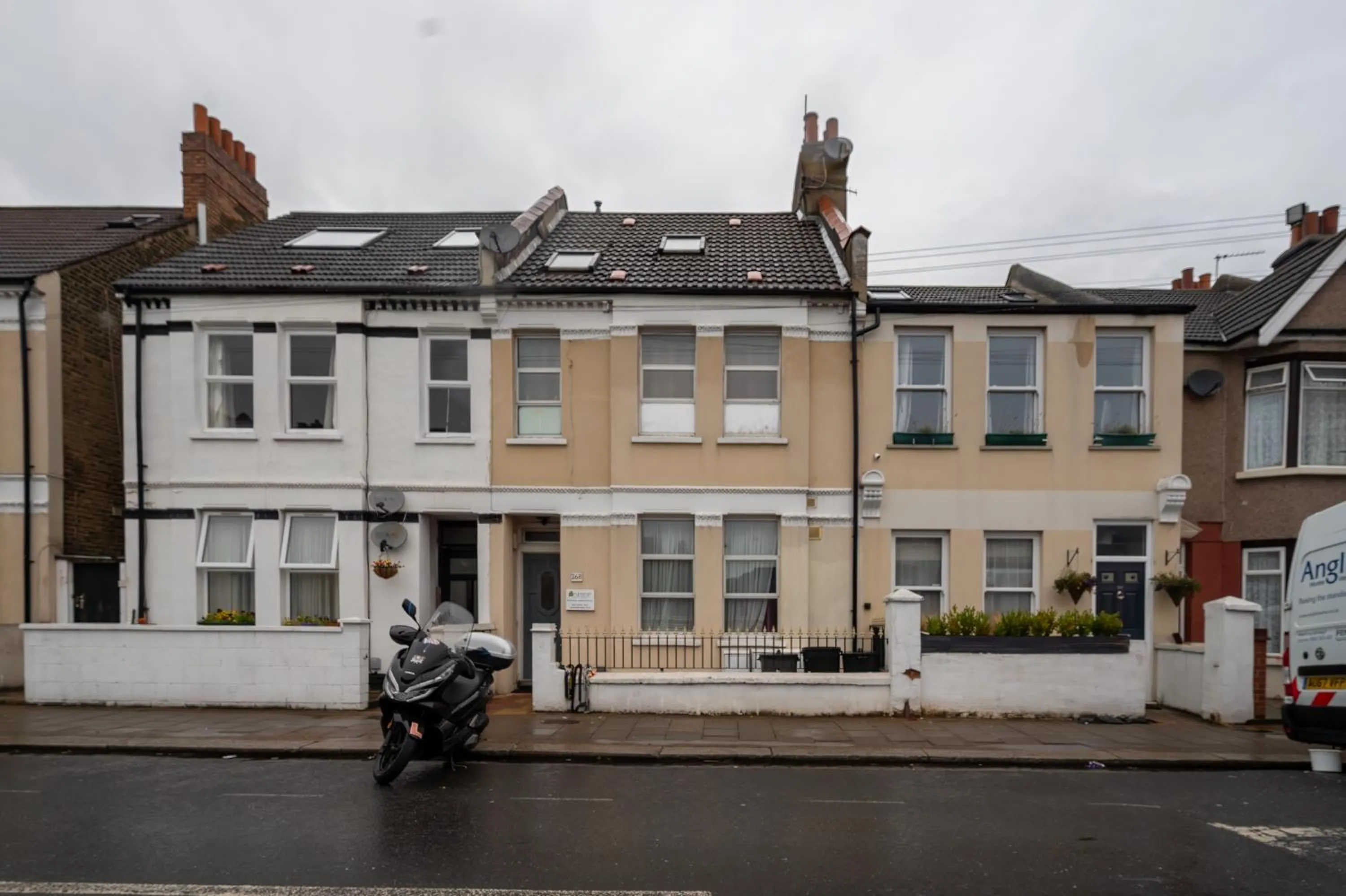 Property building in Flexistay Aparthotel Tooting