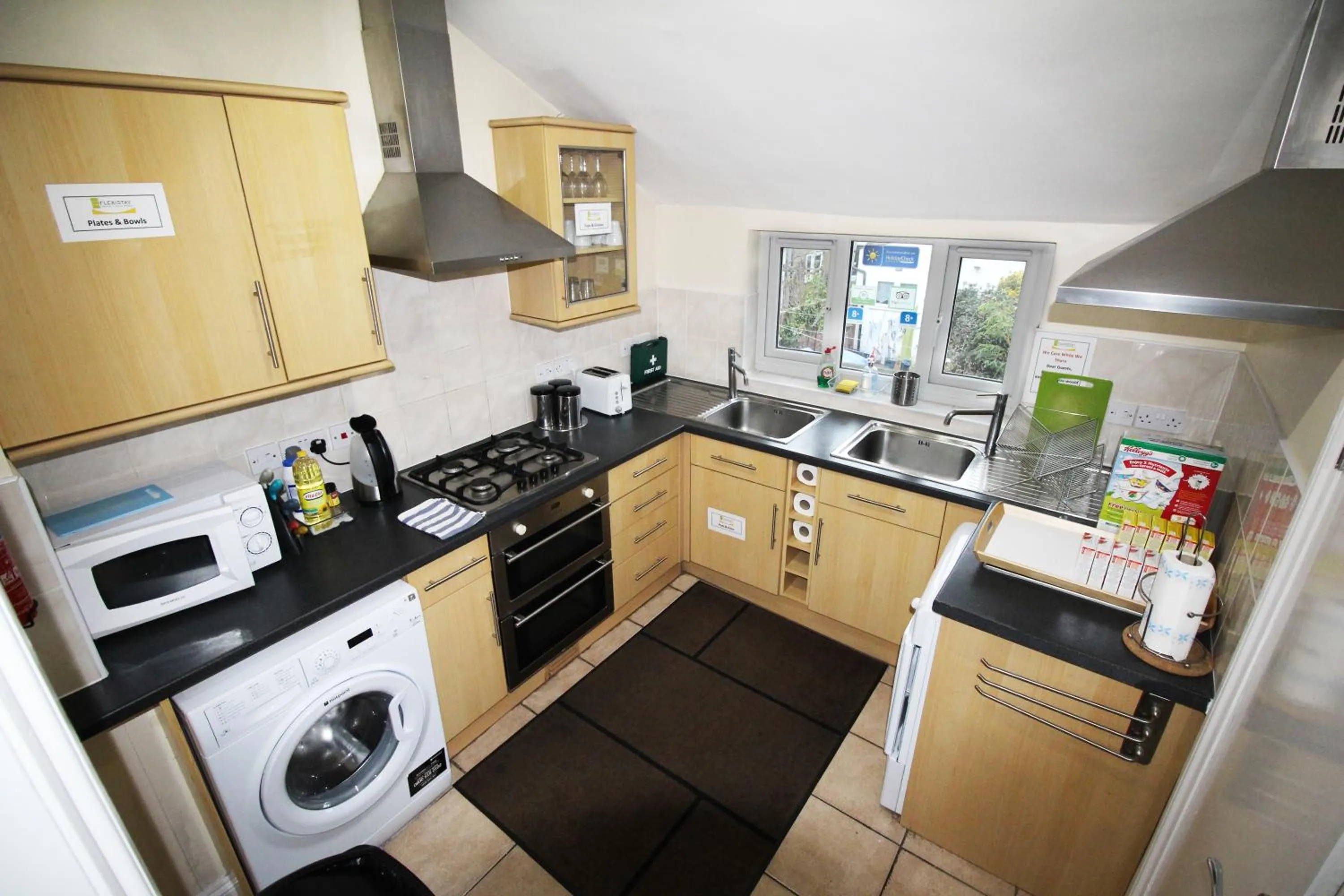 Kitchen or kitchenette in Flexistay Aparthotel Tooting