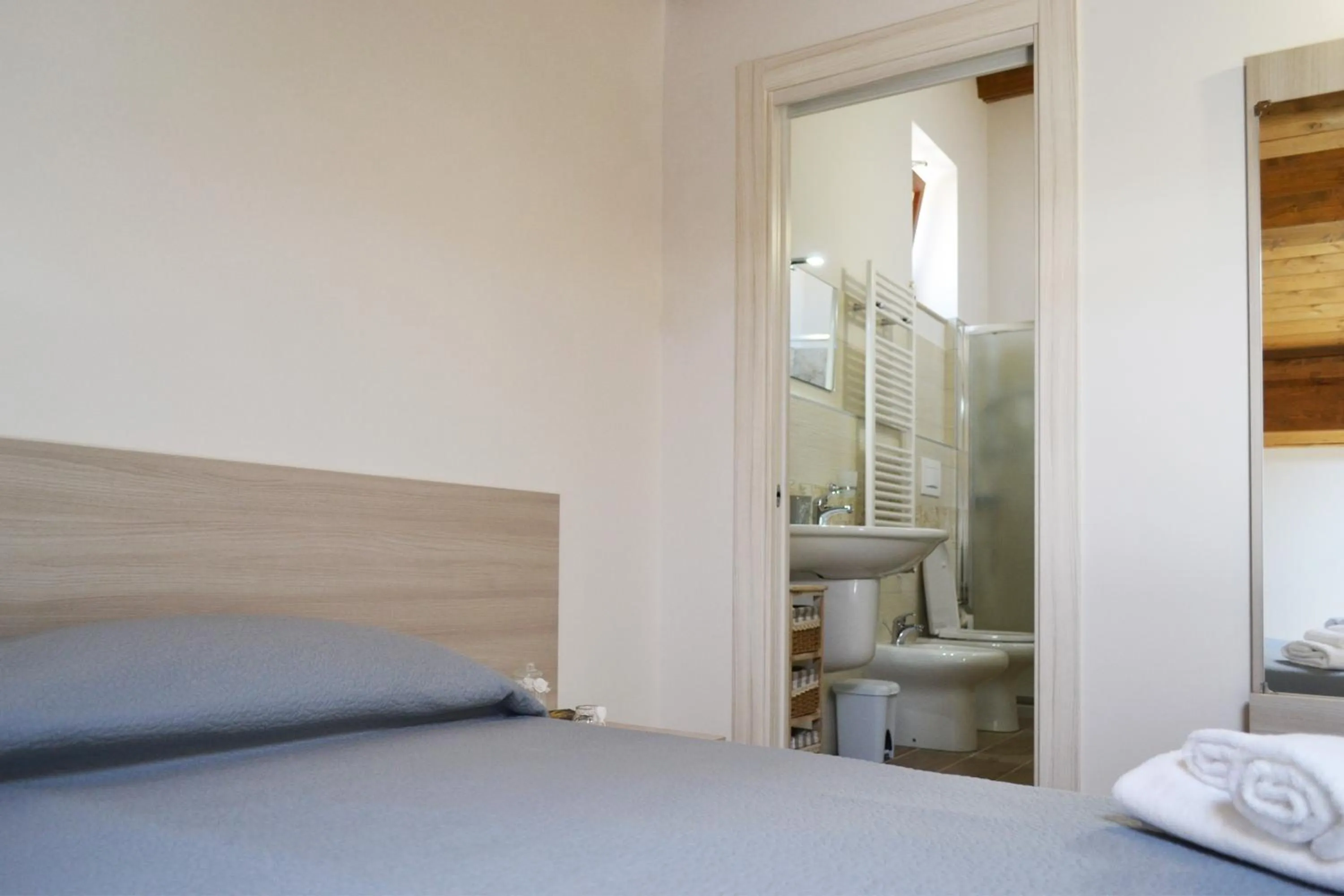 Toilet, Bed in B&B Santa Lucia, Rapolla