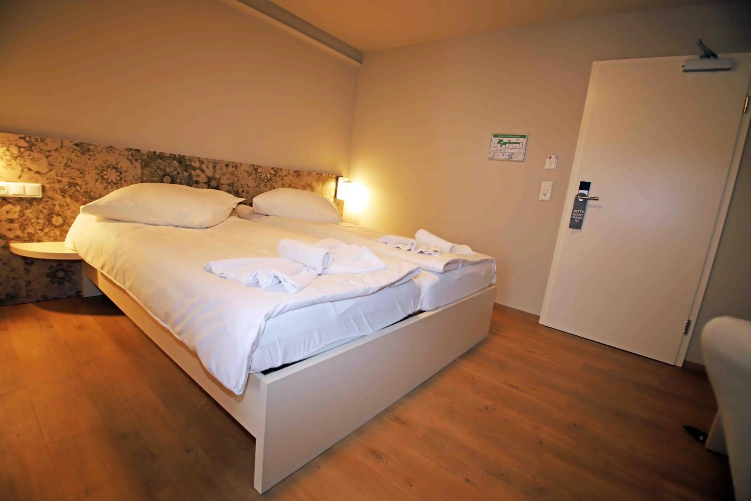 Bed in Pension Villa Colosseo im Herzen von Meiningen