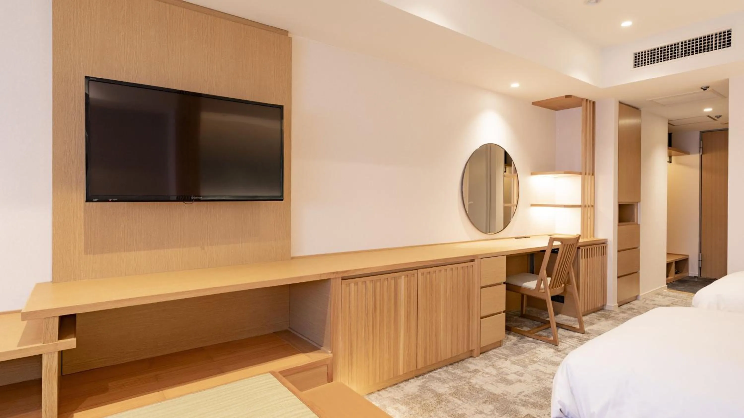 Photo of the whole room, Bed in ANA Crowne Plaza Resort Appi Kogen by IHG