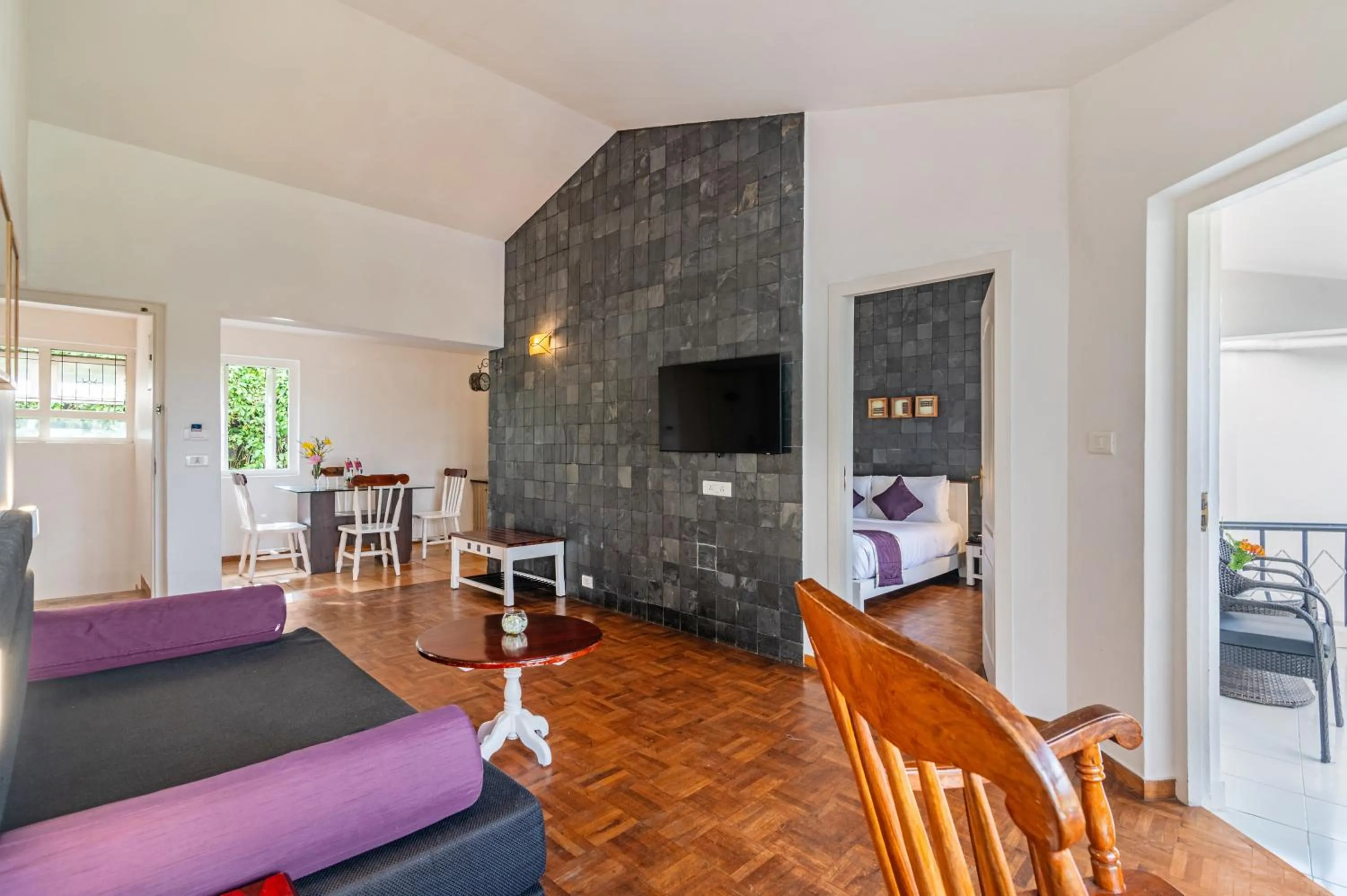 Living room, Bed in Sterling Kodai Lake