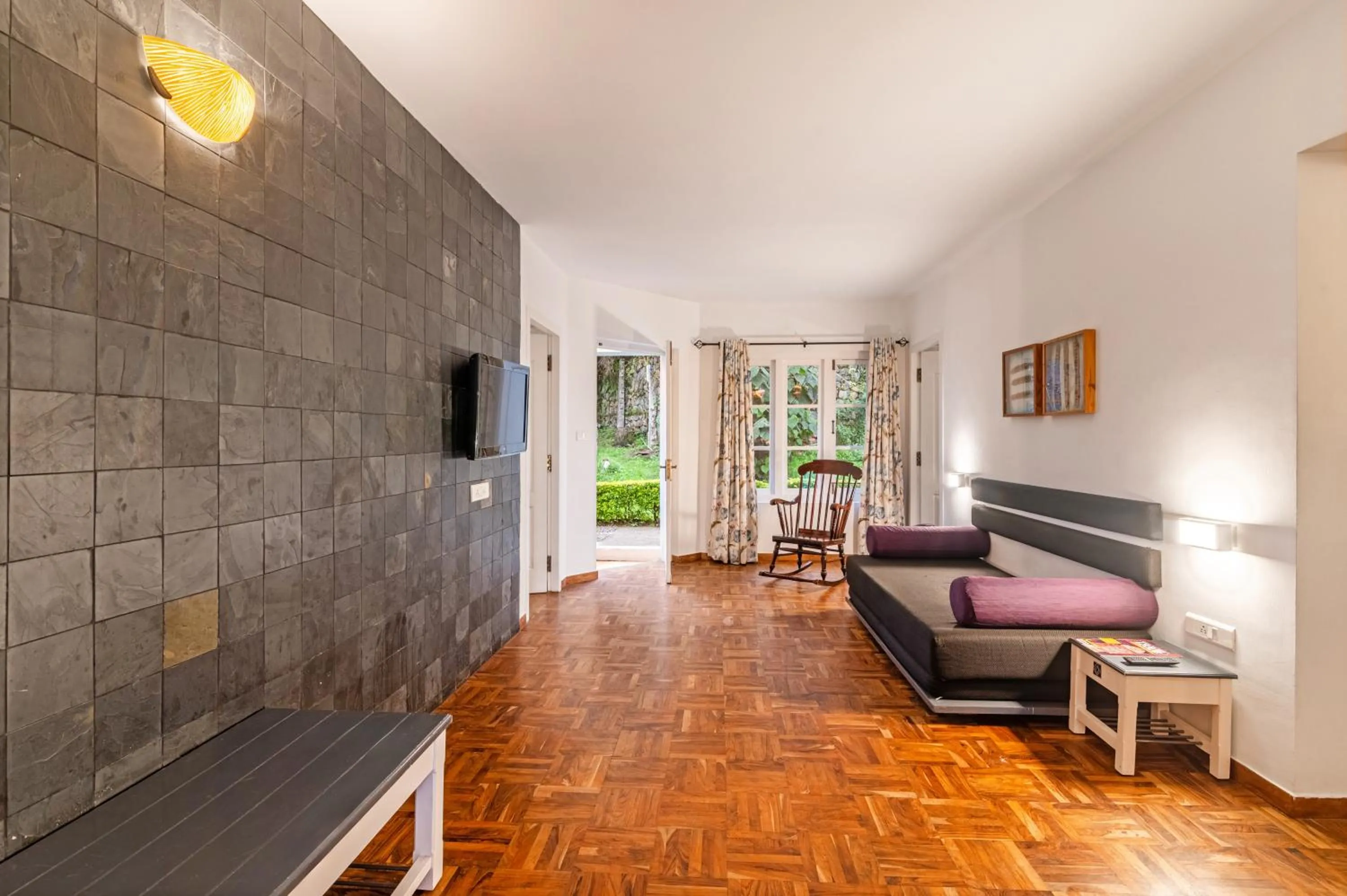 Living room, Bed in Sterling Kodai Lake