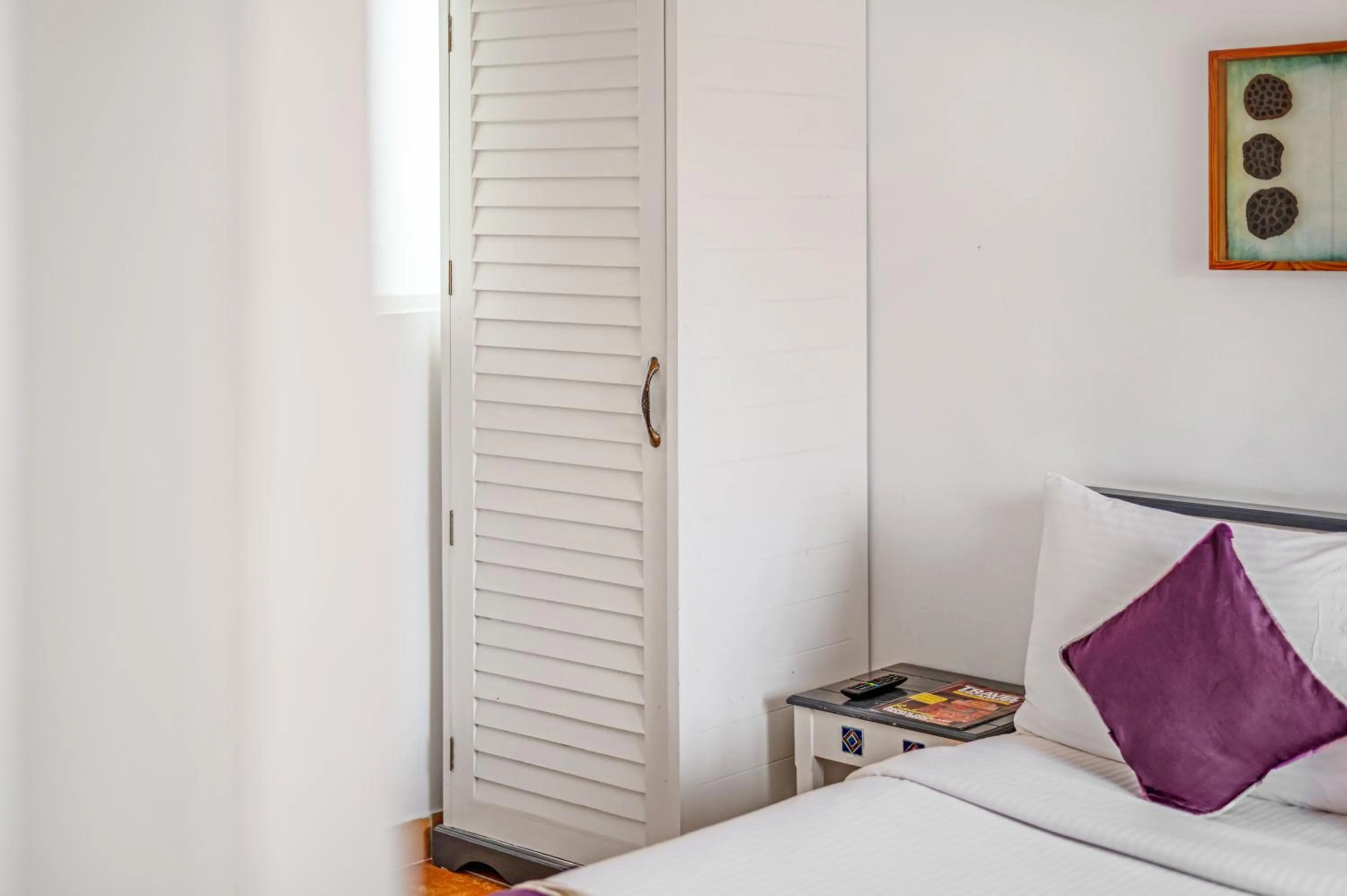 wardrobe, Bed in Sterling Kodai Lake