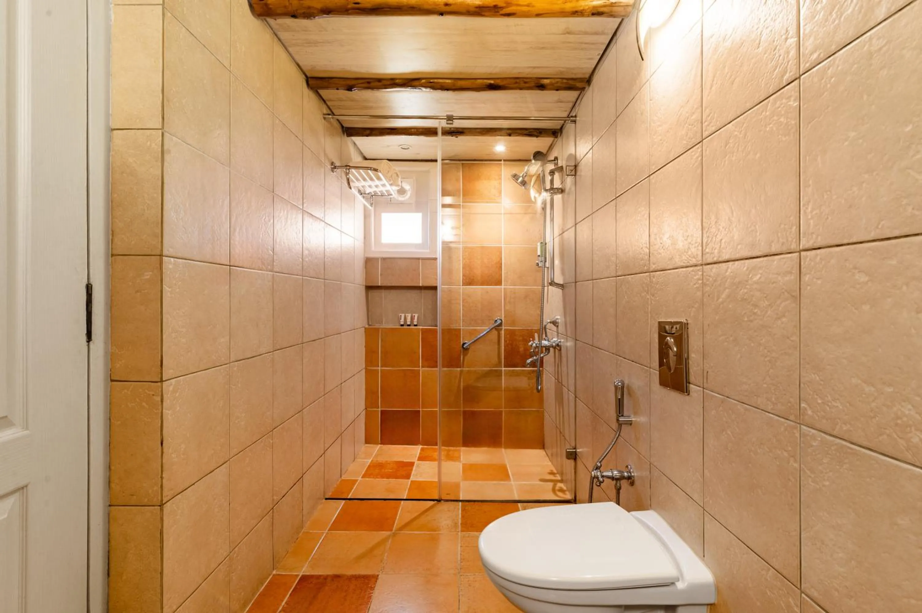 Shower in Sterling Kodai Lake