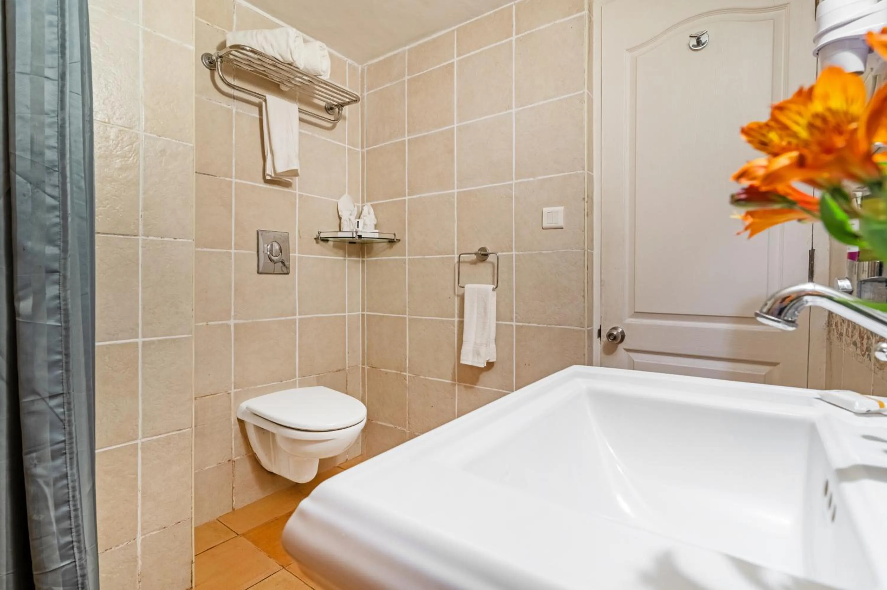 Bathroom in Sterling Kodai Lake