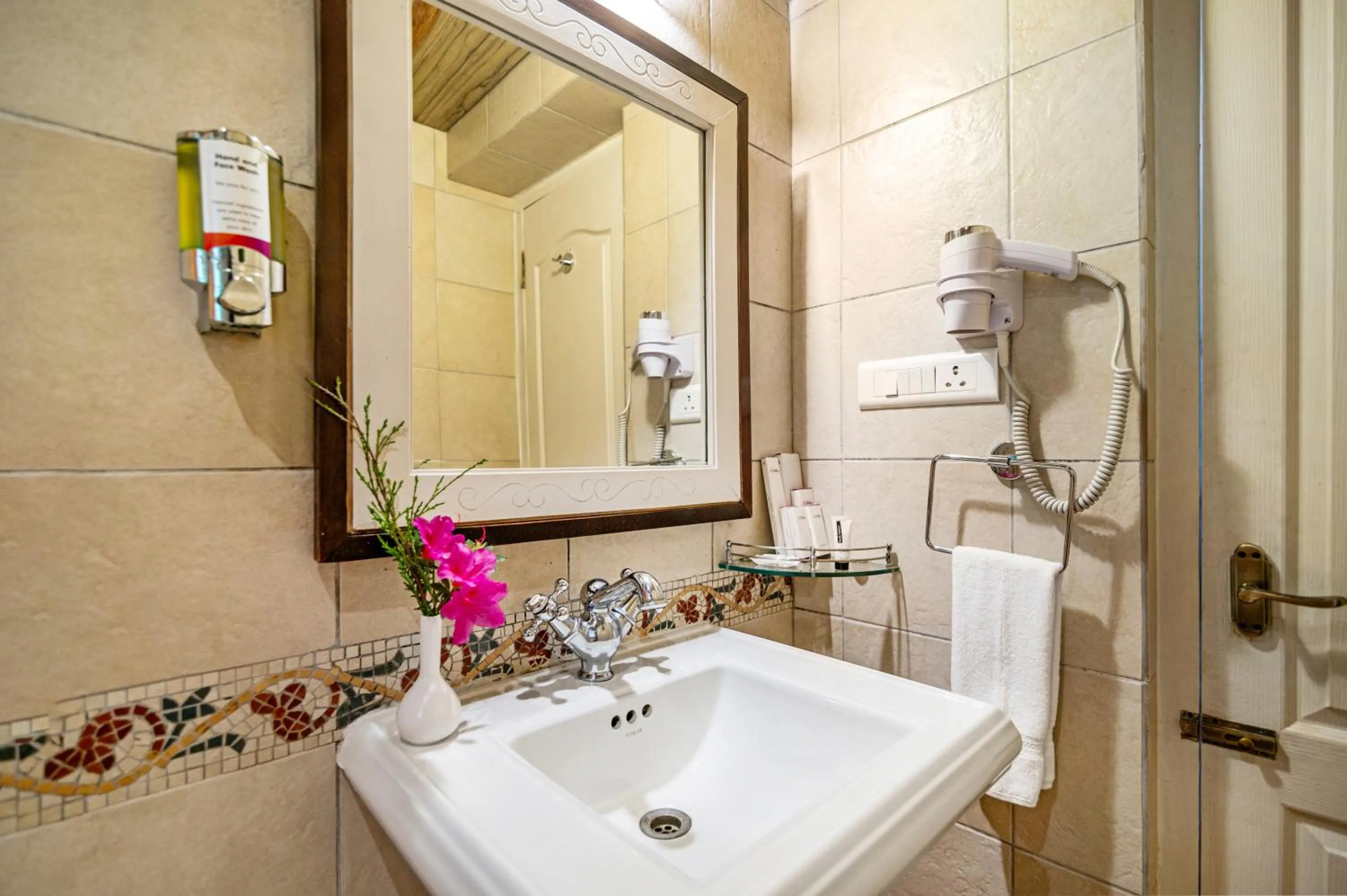 Bathroom in Sterling Kodai Lake