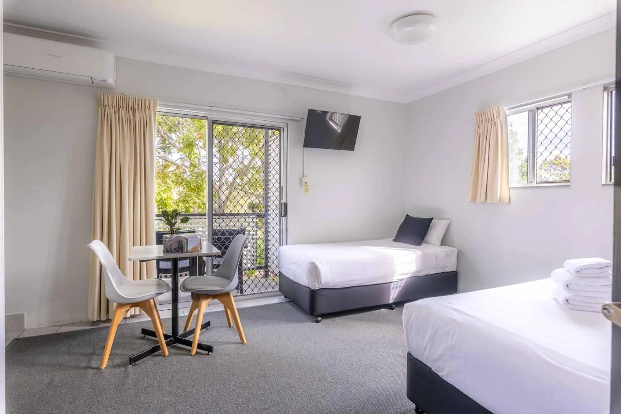 Bed in Herston Place Motel