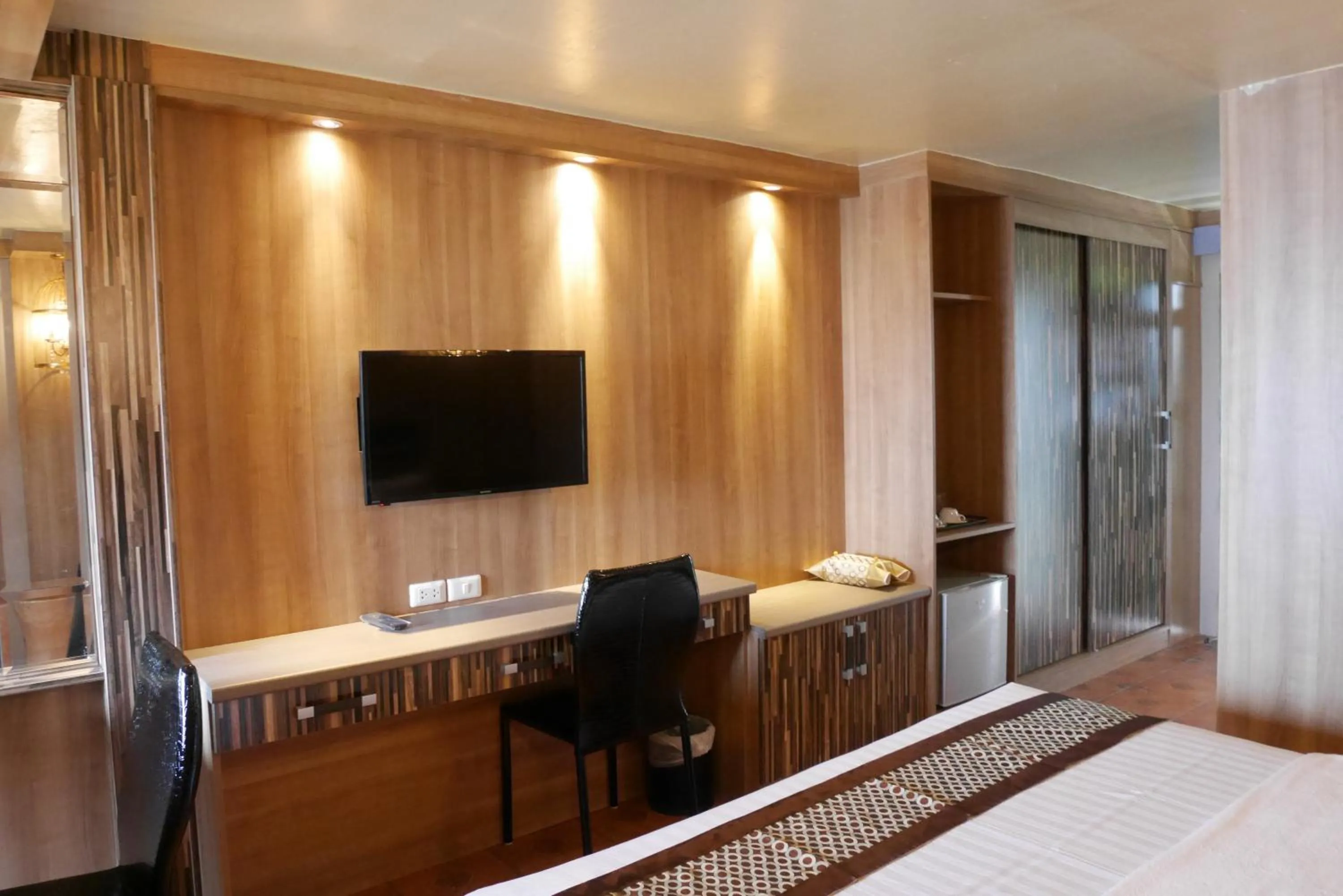 TV and multimedia in The Montana Lodge-Sathorn