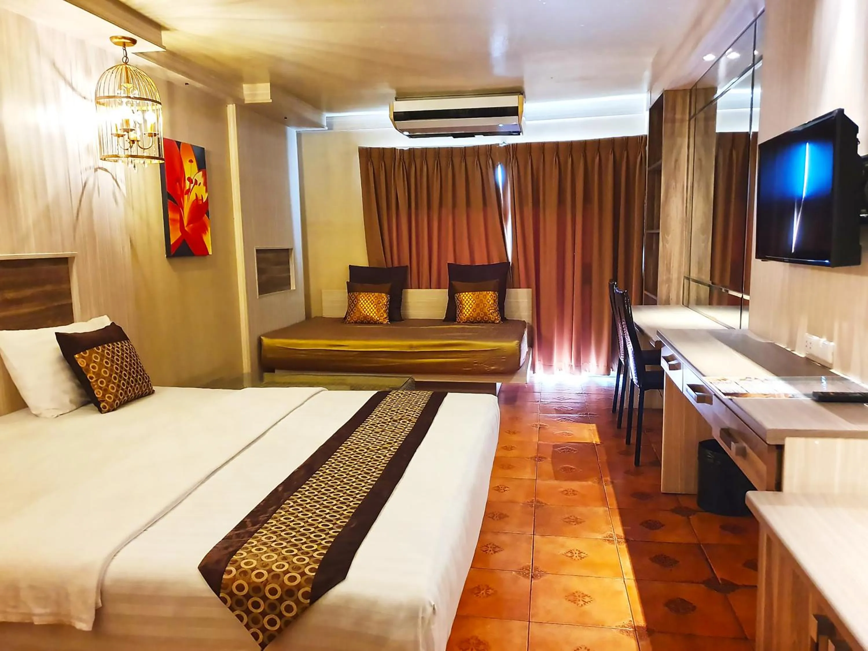 Photo of the whole room, Bed in The Montana Lodge-Sathorn